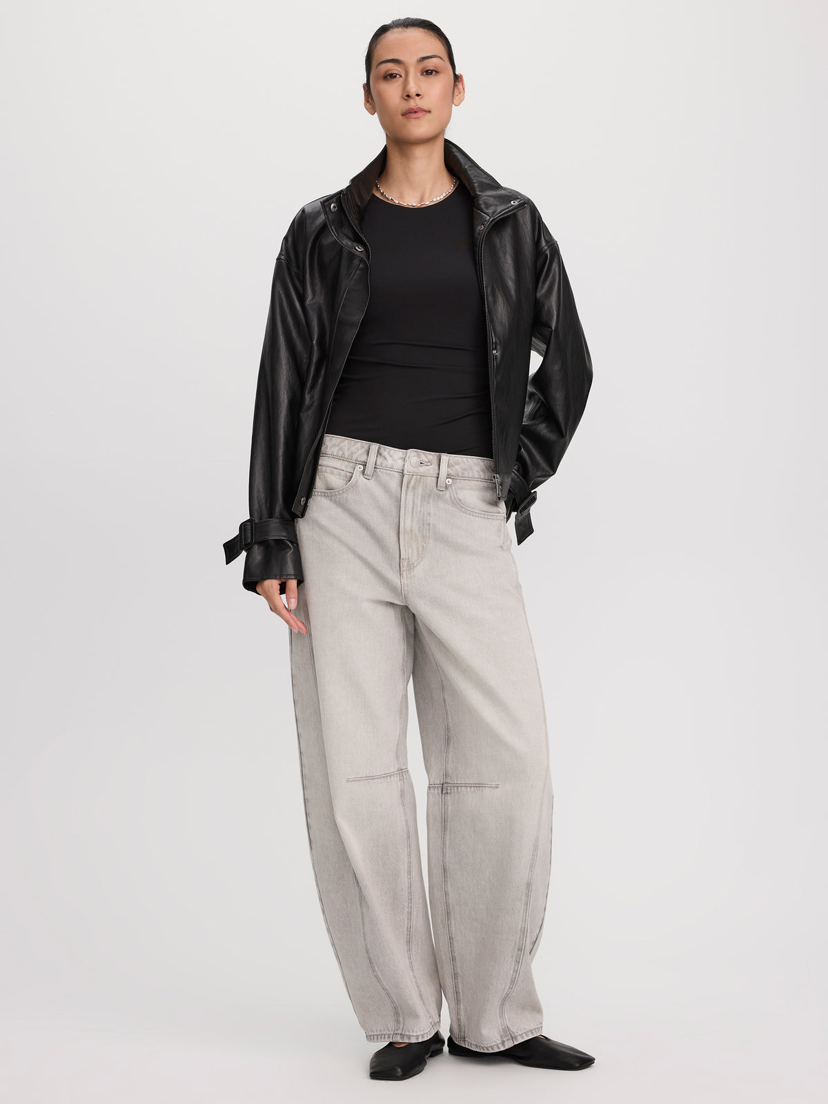 Mid-Rise Barrel Jean