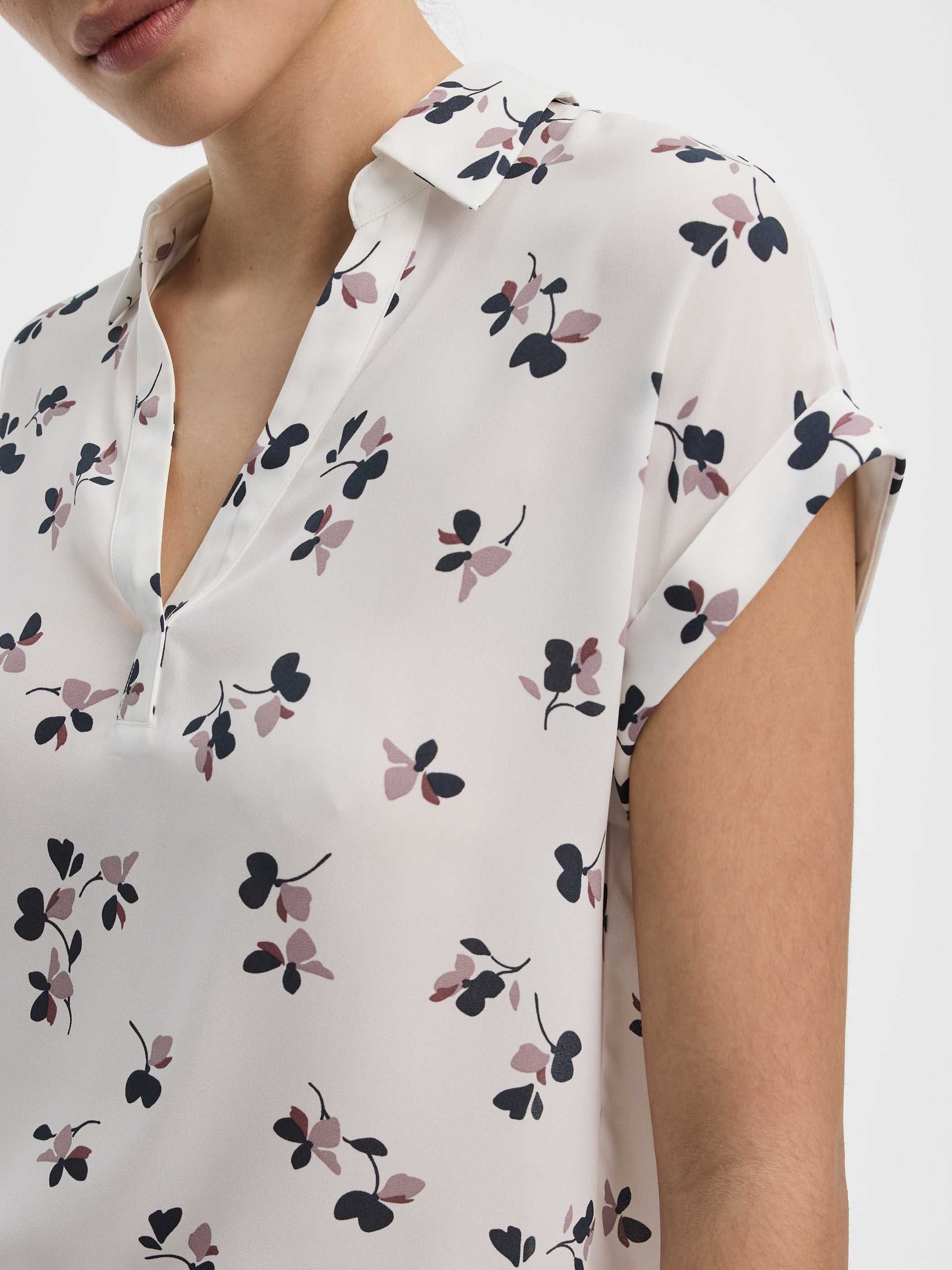 Extended-Sleeve V-Neck Flowy Blouse - R Essentials