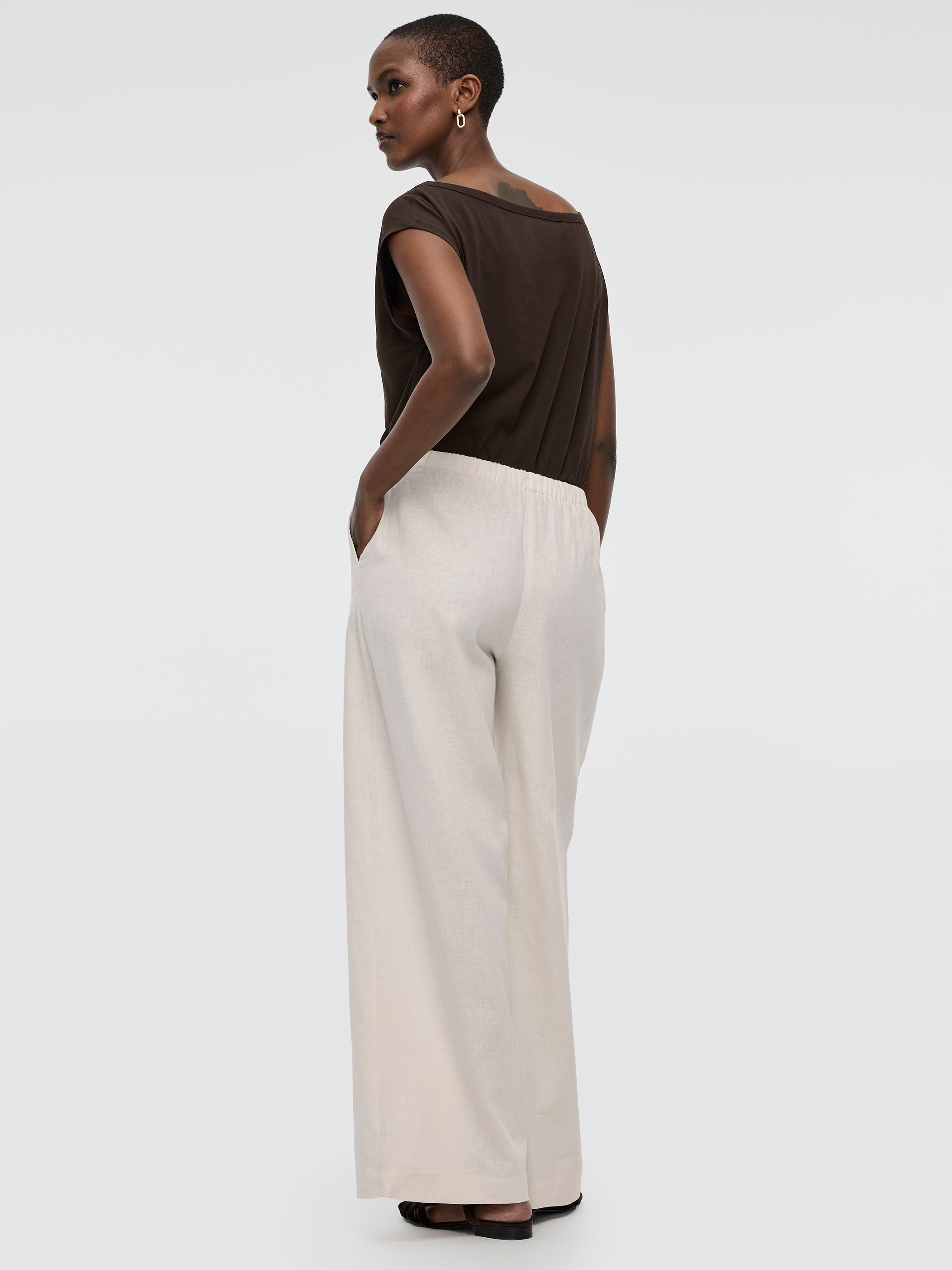 Wide-Leg Linen-Blend Pant