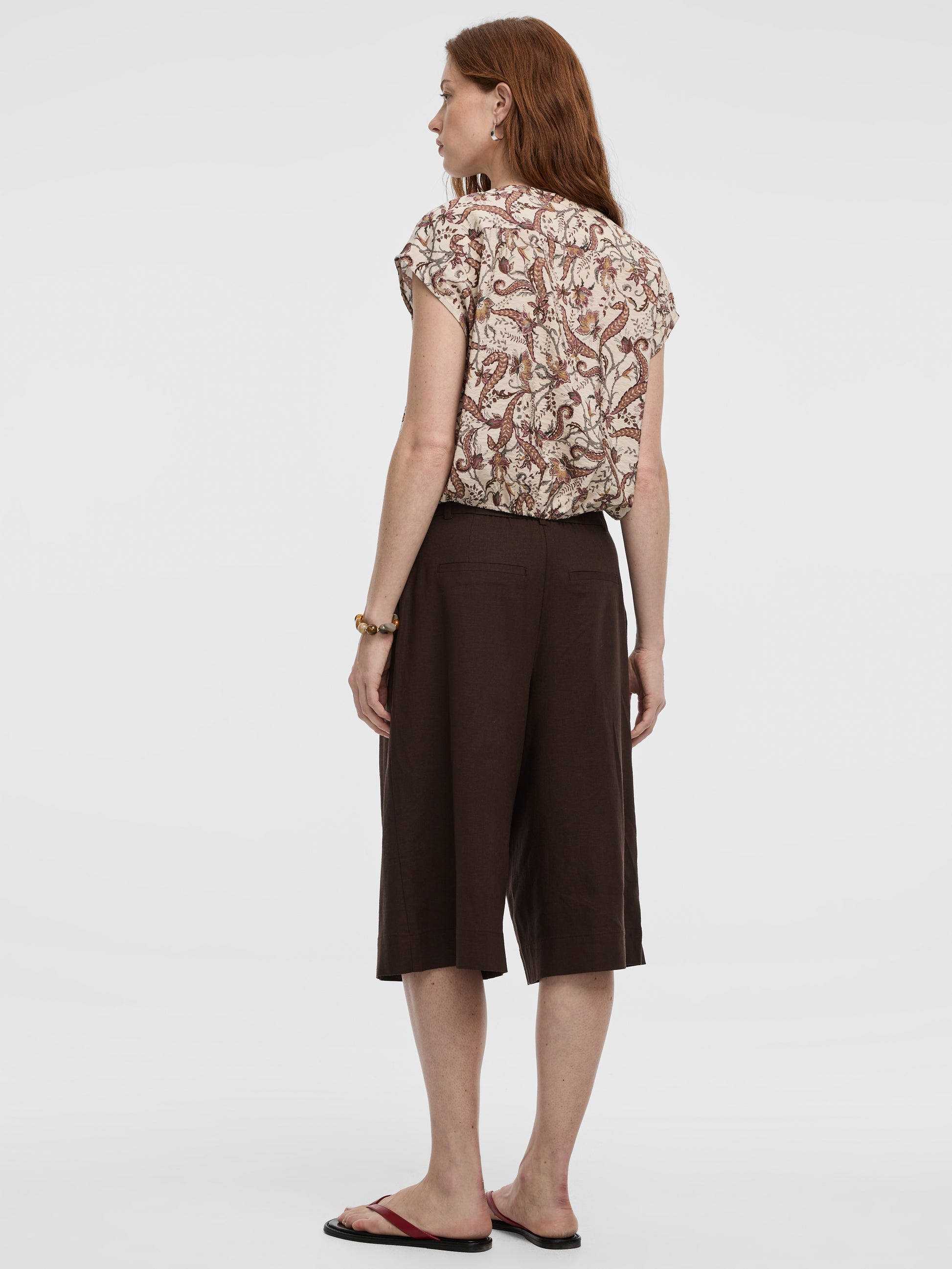 Extended-Sleeve Crew-Neck Buttoned-Down Blouse