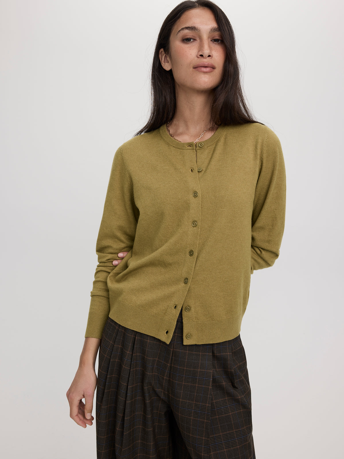 Crew-Neck Cardigan - R Essentials