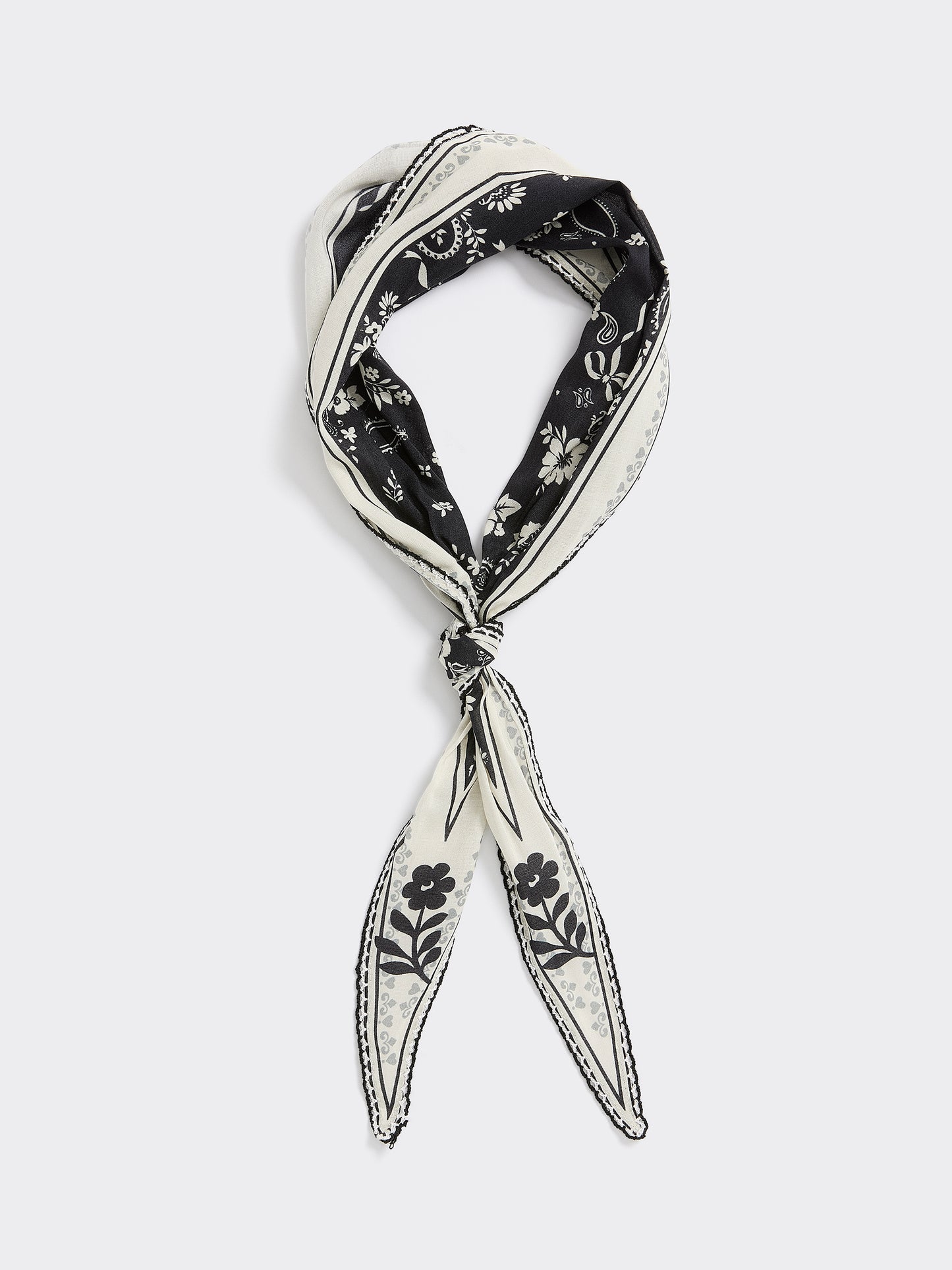 Diamond-Shaped Scarf with Border