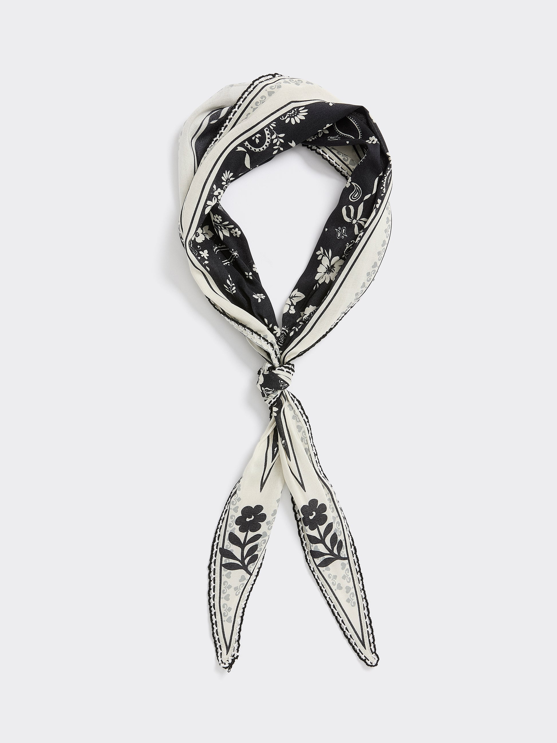 Diamond-Shaped Scarf with Border