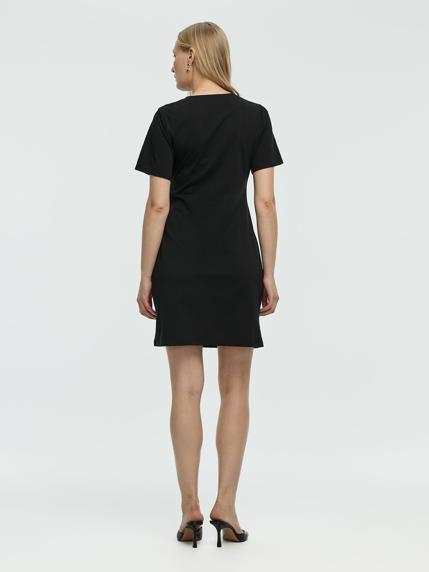 Women's Short-Sleeve Fitted Dress with Knot Detail | Reitmans Women's Short-Sleeve Fitted Dress with Knot Detail | Reitmans