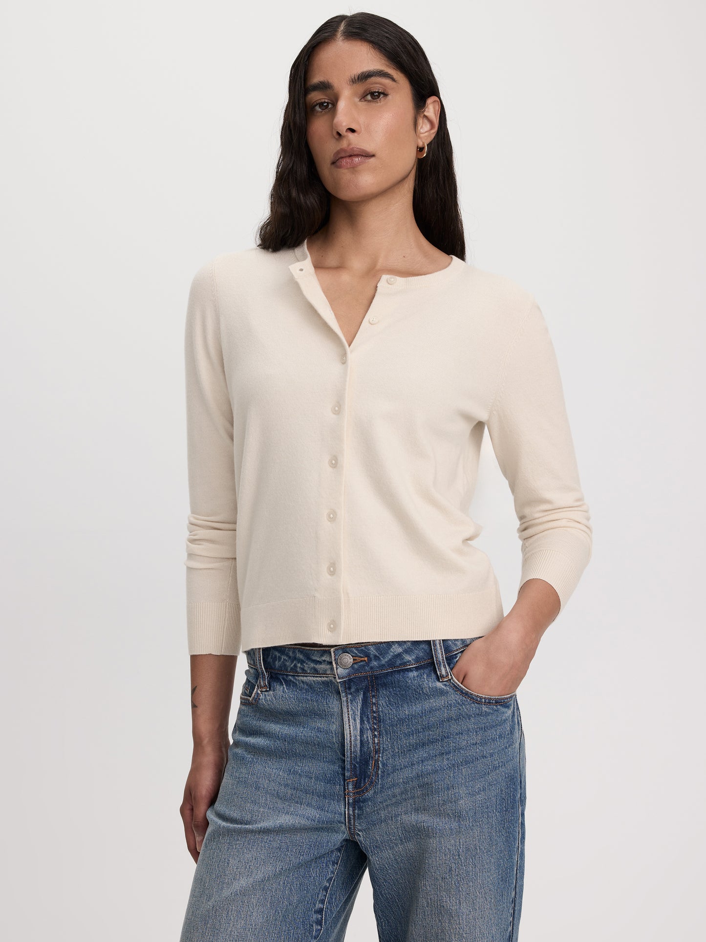 Crew-Neck Cardigan - R Essentials