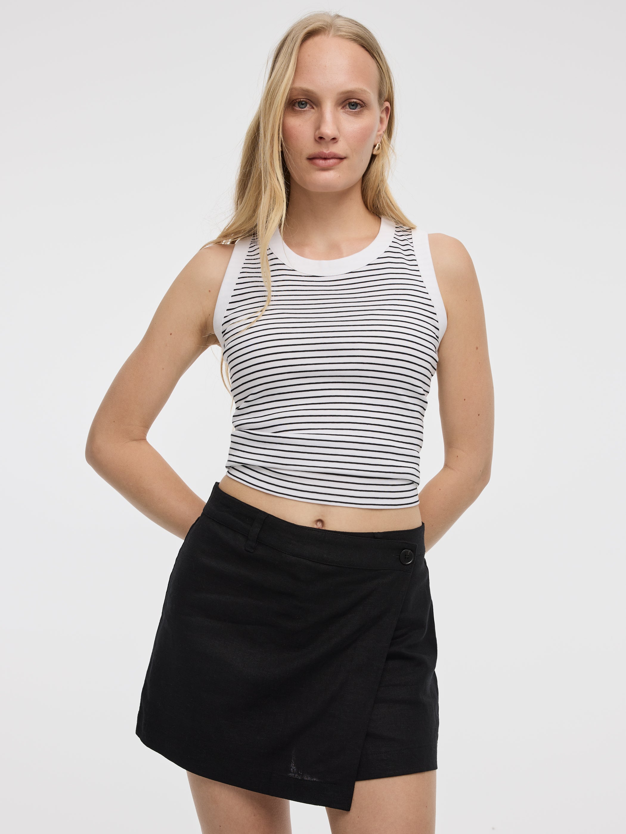 Jupe-short portefeuille en mélange de lin