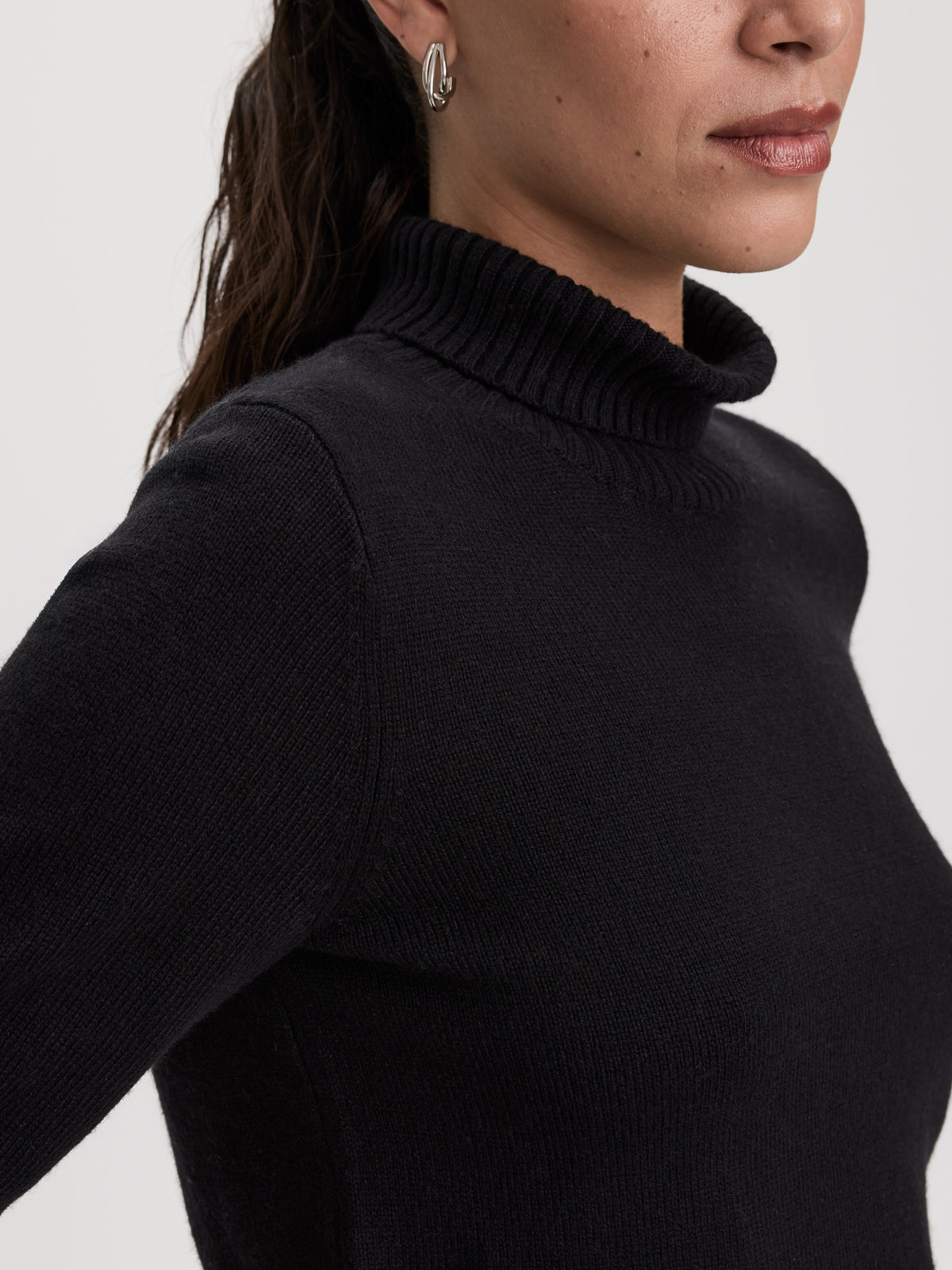 Cashmere-Blend Elbow-Sleeve Turtleneck Sweater