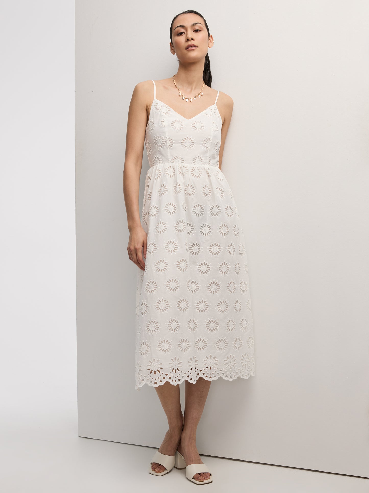 Women's Sleeveless Midi Eyelet Dress with Sweetheart Neckline