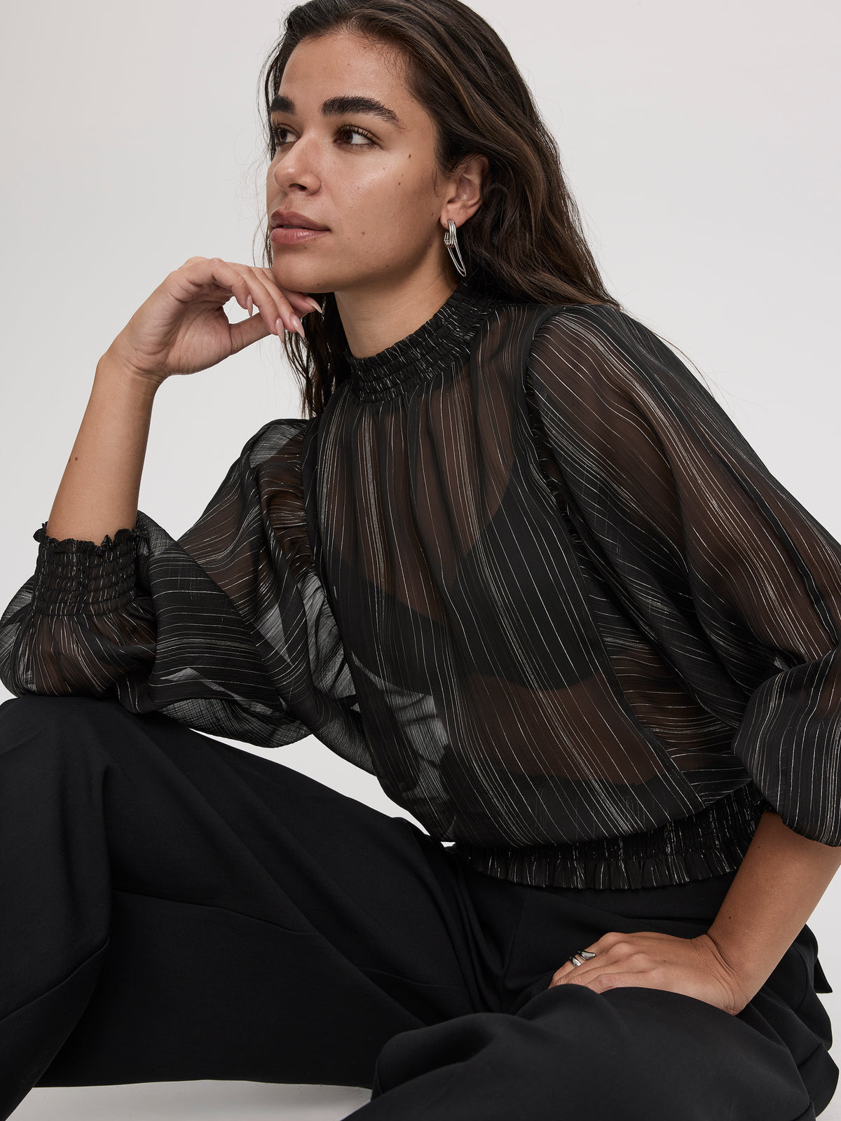 Blouse à manches longues et col montant avec fibres métalliques