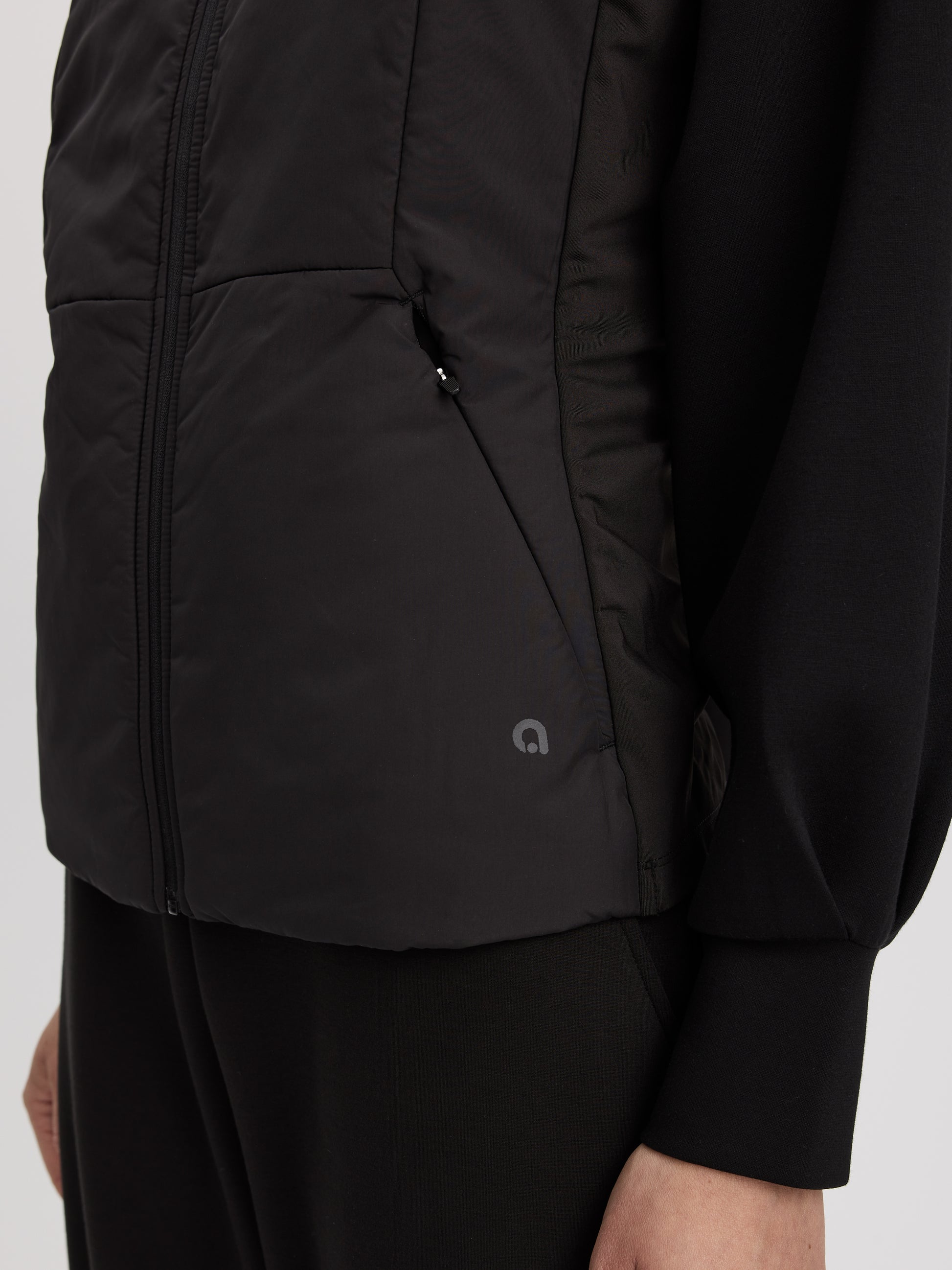 Lightweight Sleeveless Vest - Hyba