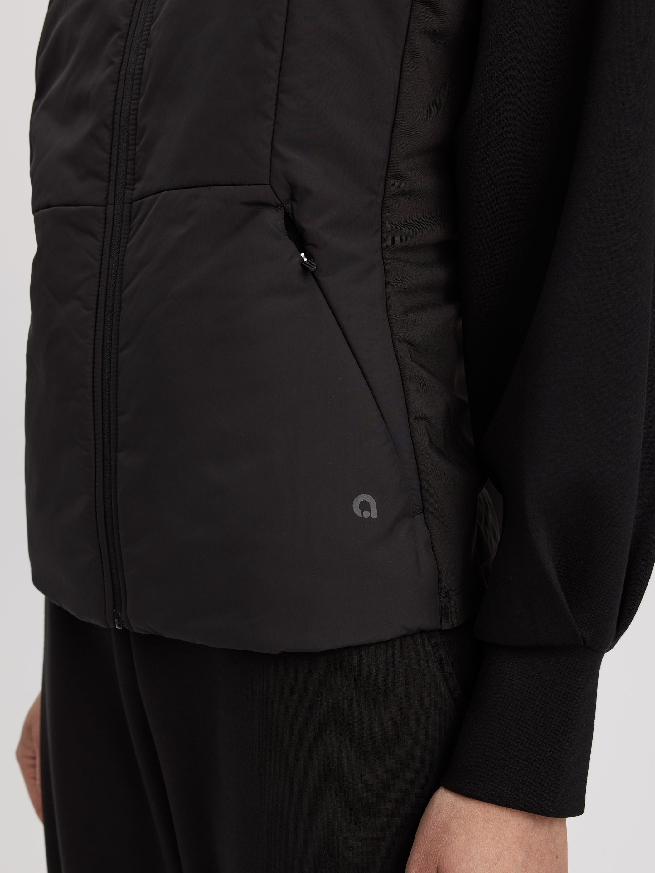Lightweight Sleeveless Vest - Hyba