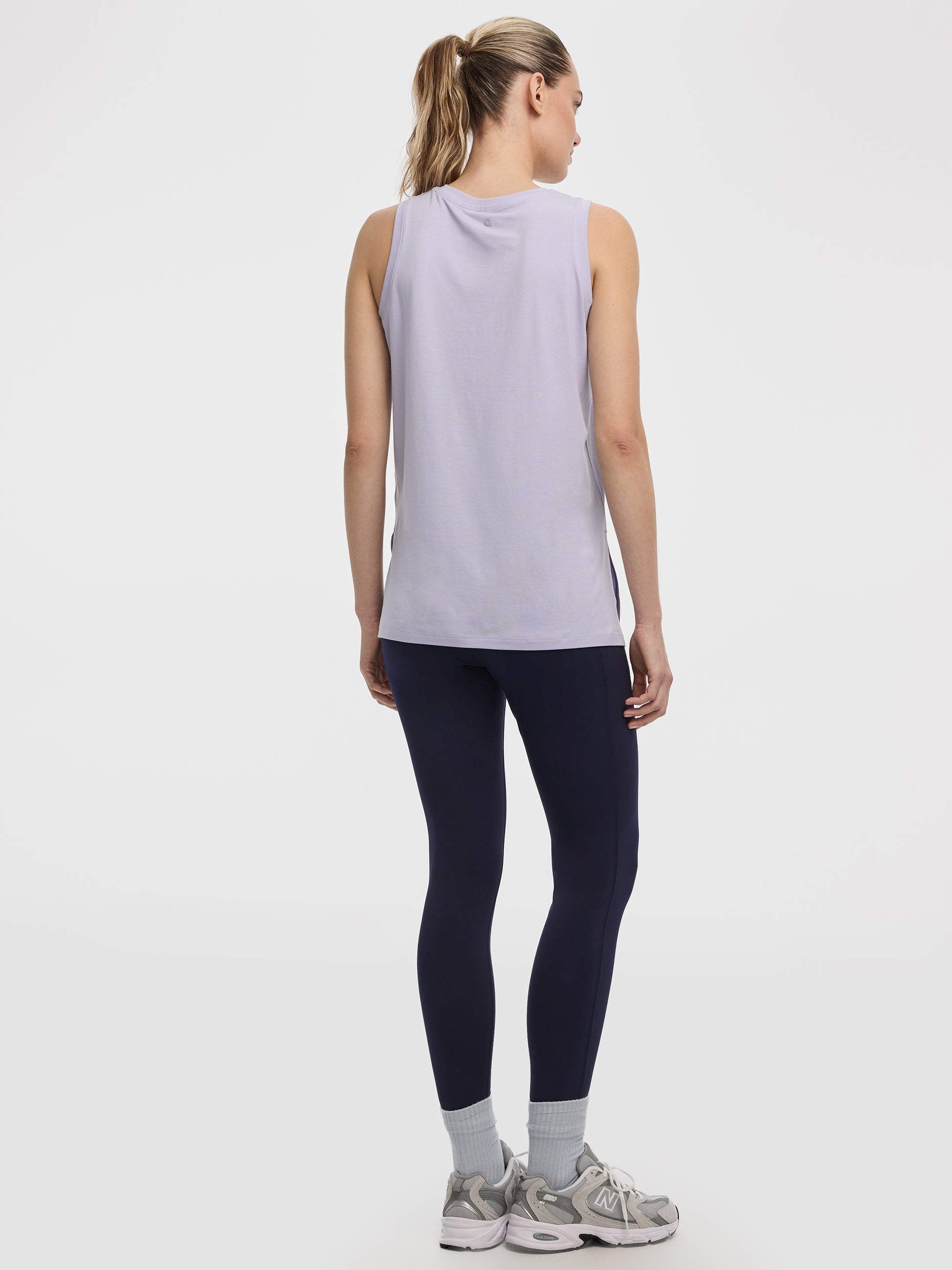 Loose Crew-Neck Tank - Hyba