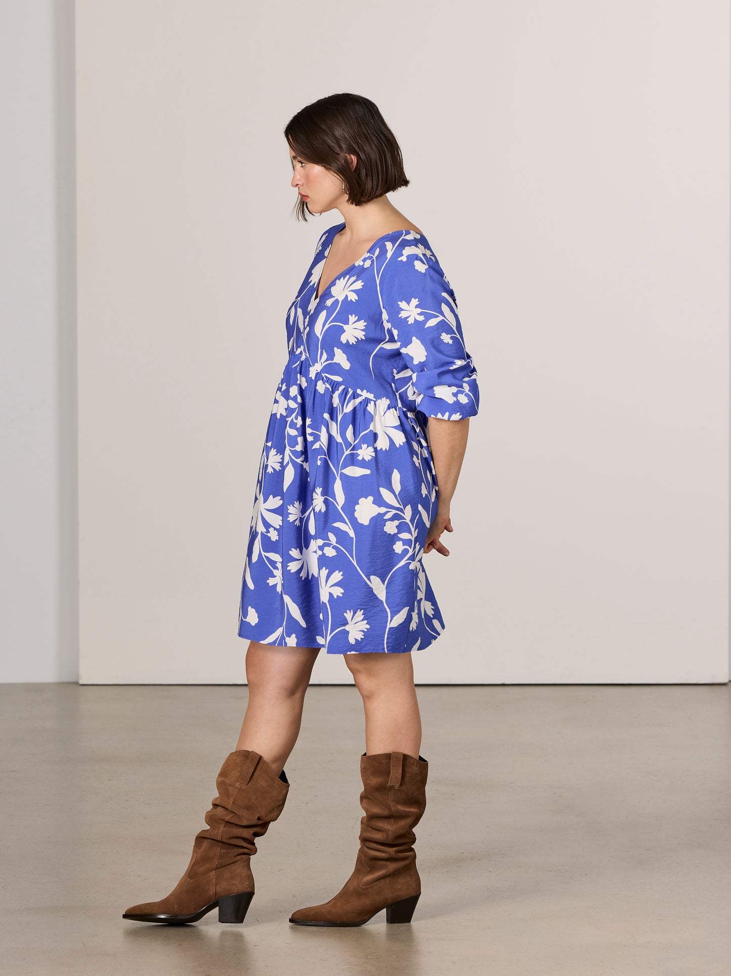 Robe à taille empire à manches longues et col V 