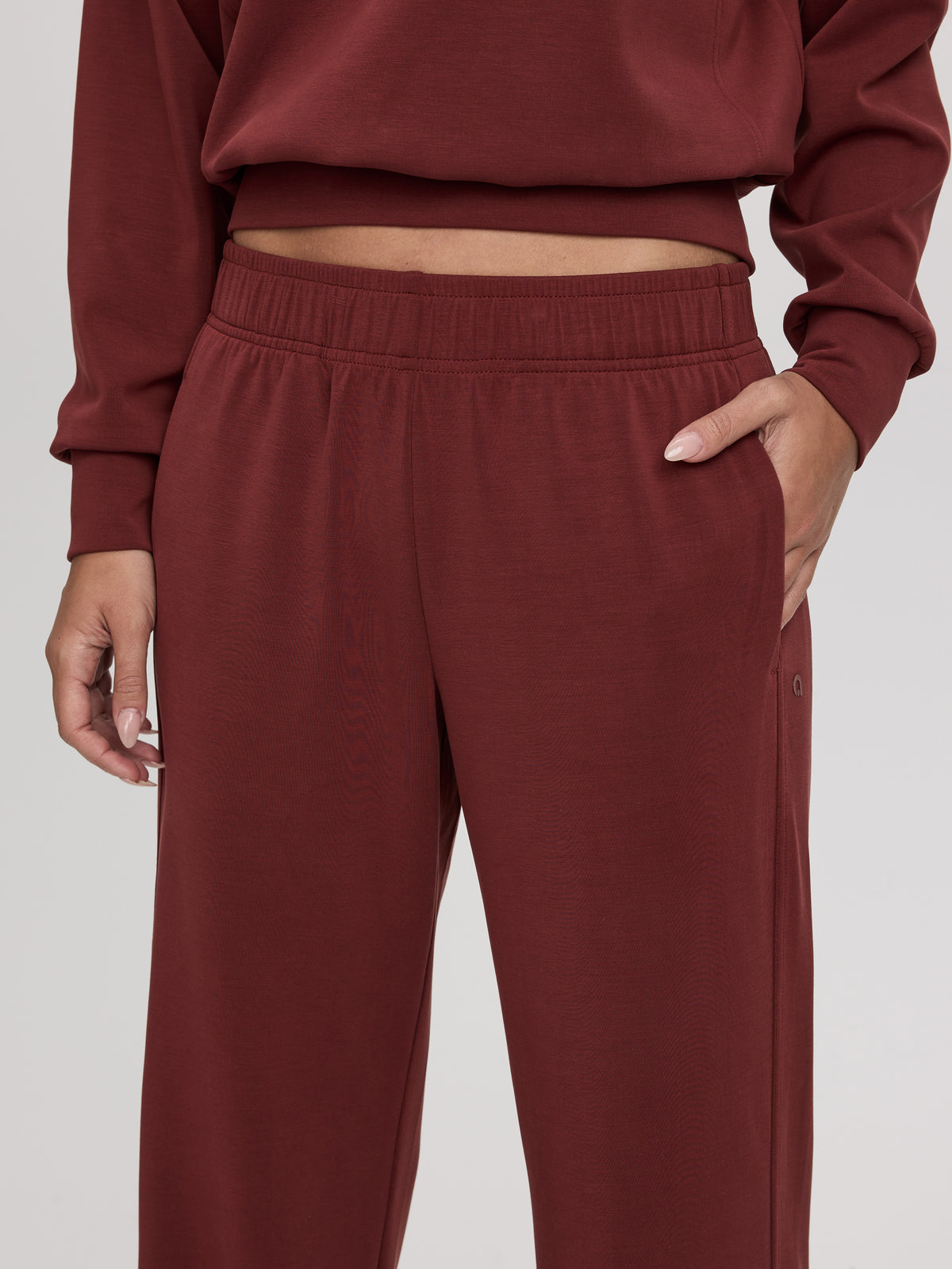 Straight-Leg Pull-On Pant - HYLUX Hyba