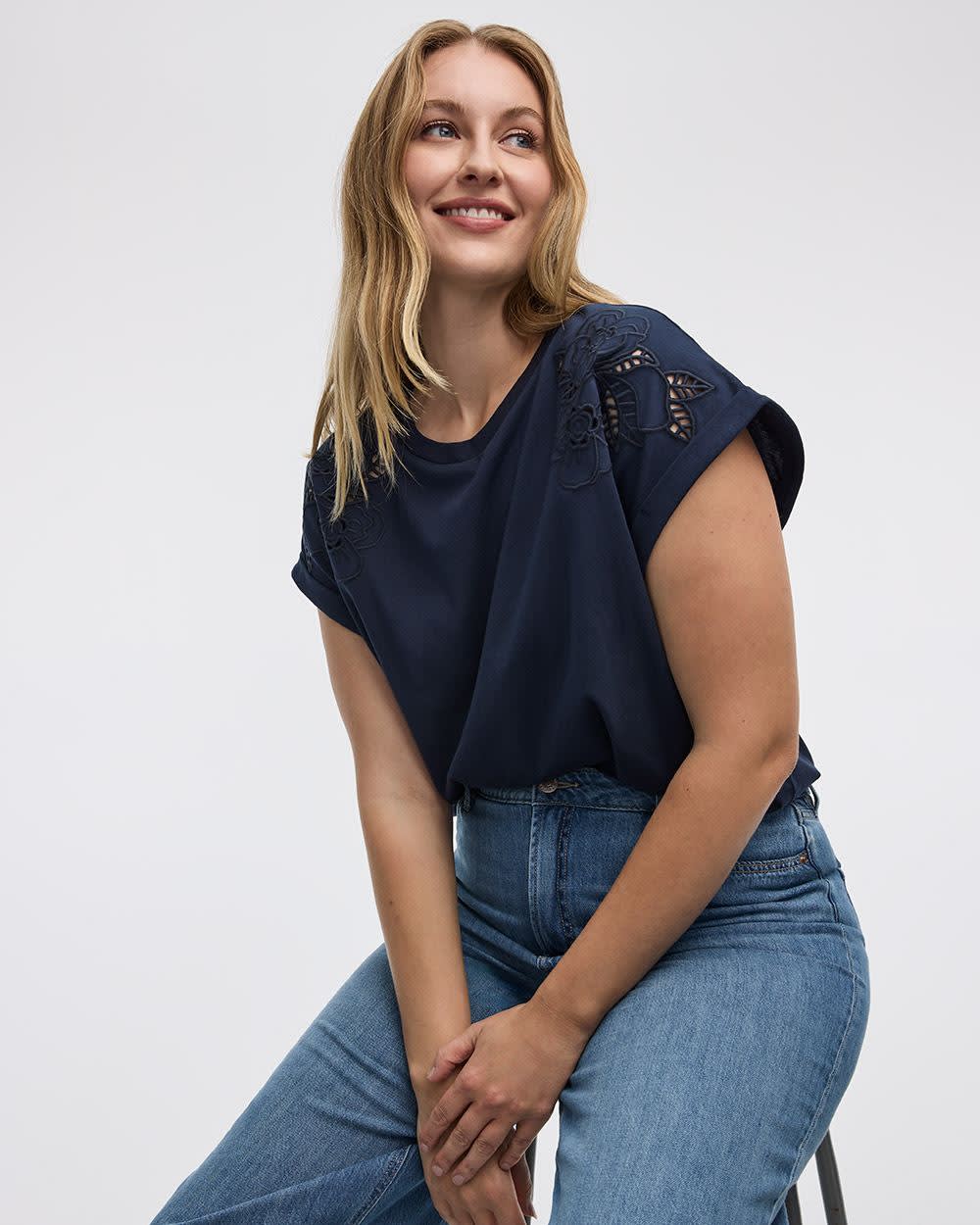 T-shirt à col rond et manches courtes avec détails crochetés