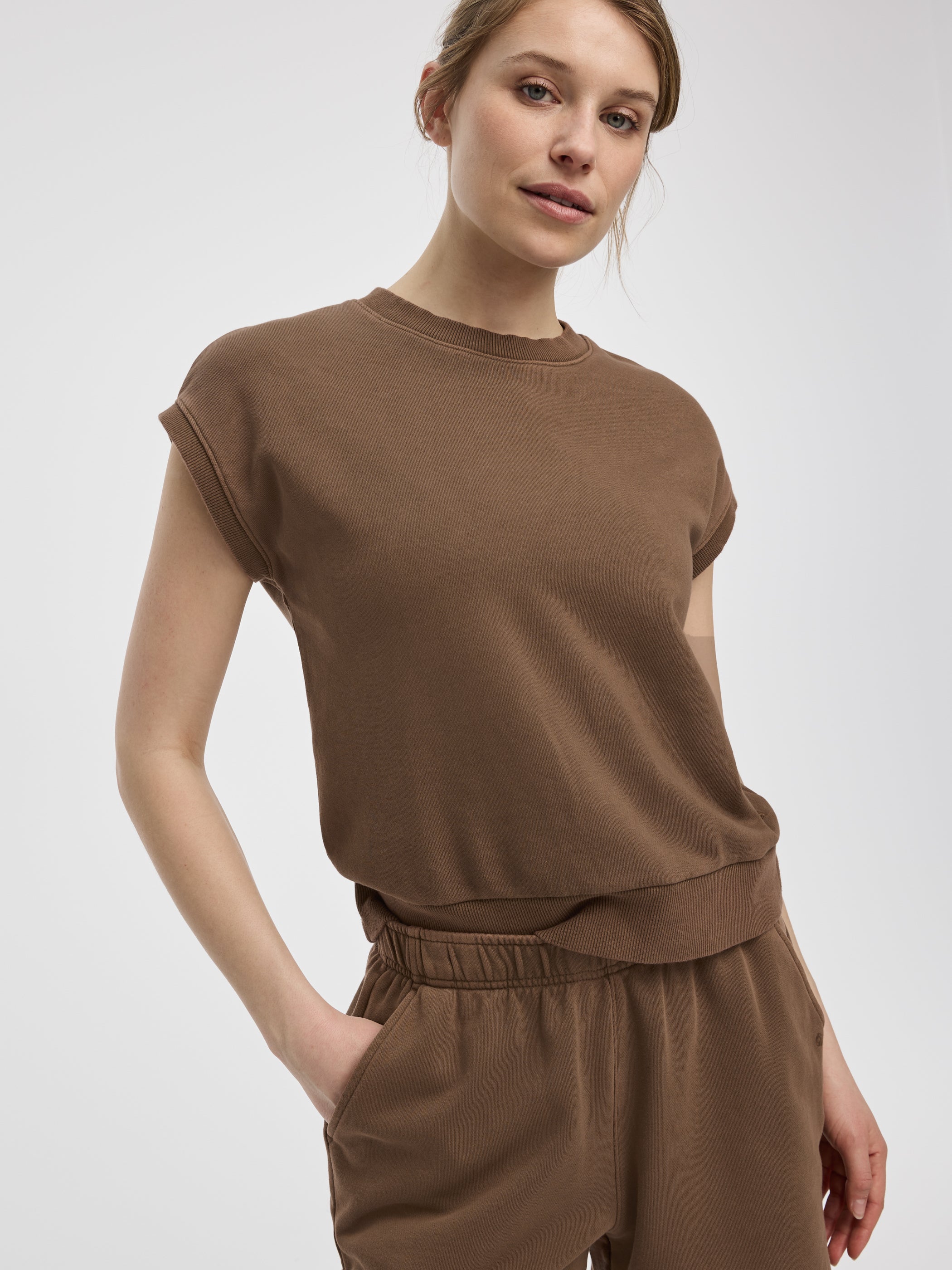 Extended-Sleeve Crew-Neck Tee - Hyba