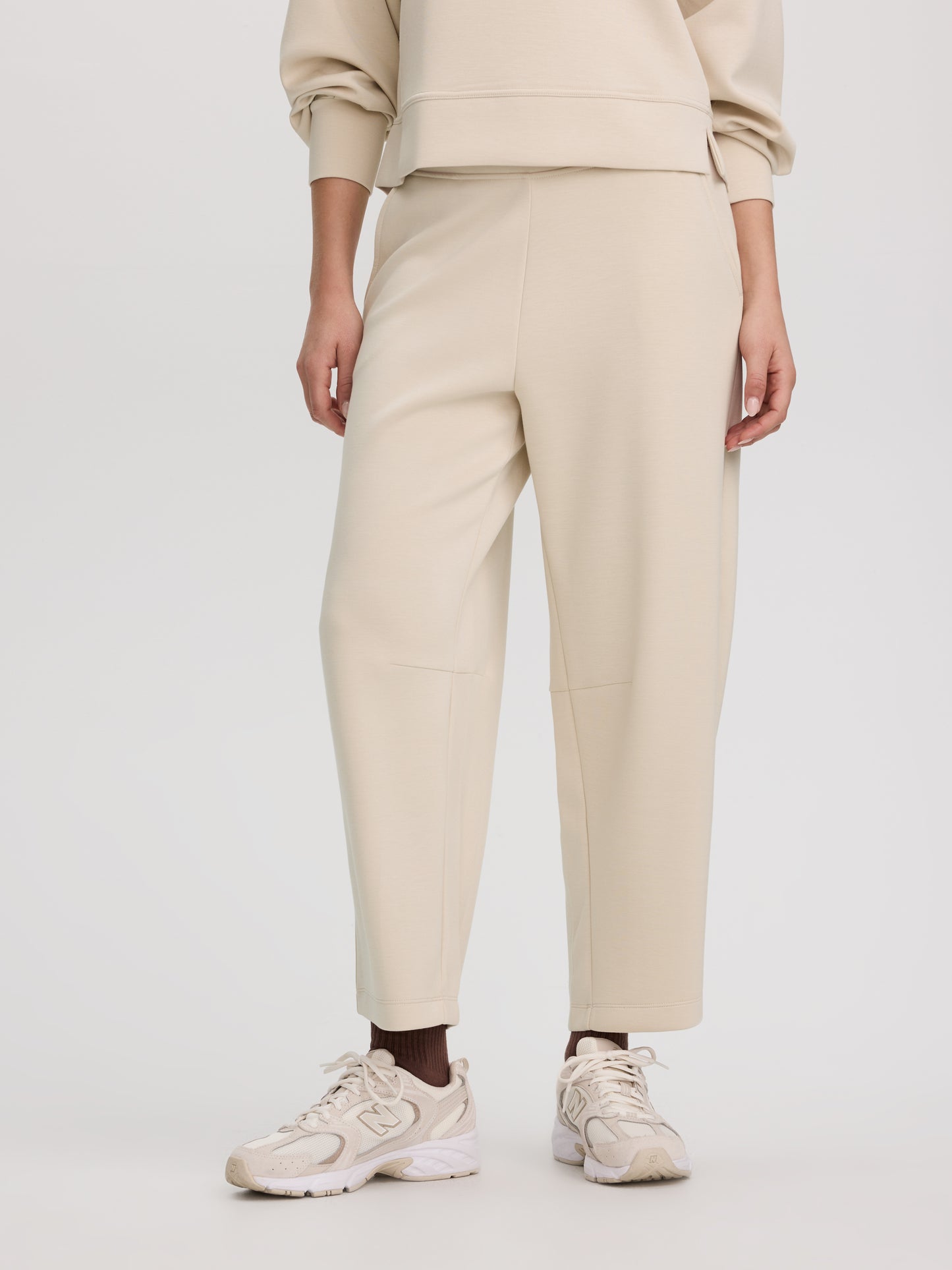 Barrel-Leg Pull-On Pant - HYLUX Hyba