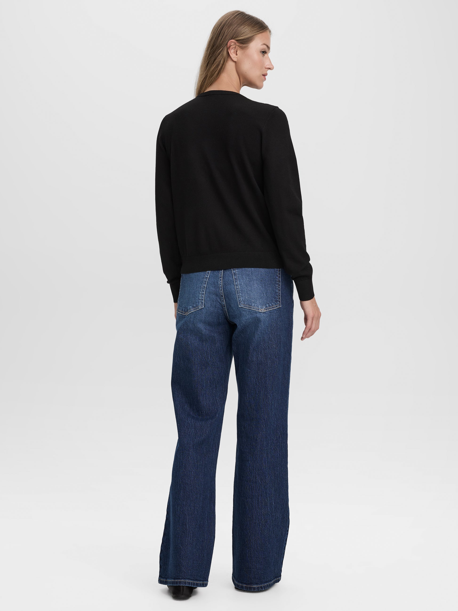 Crew-Neck Cardigan - R Essentials