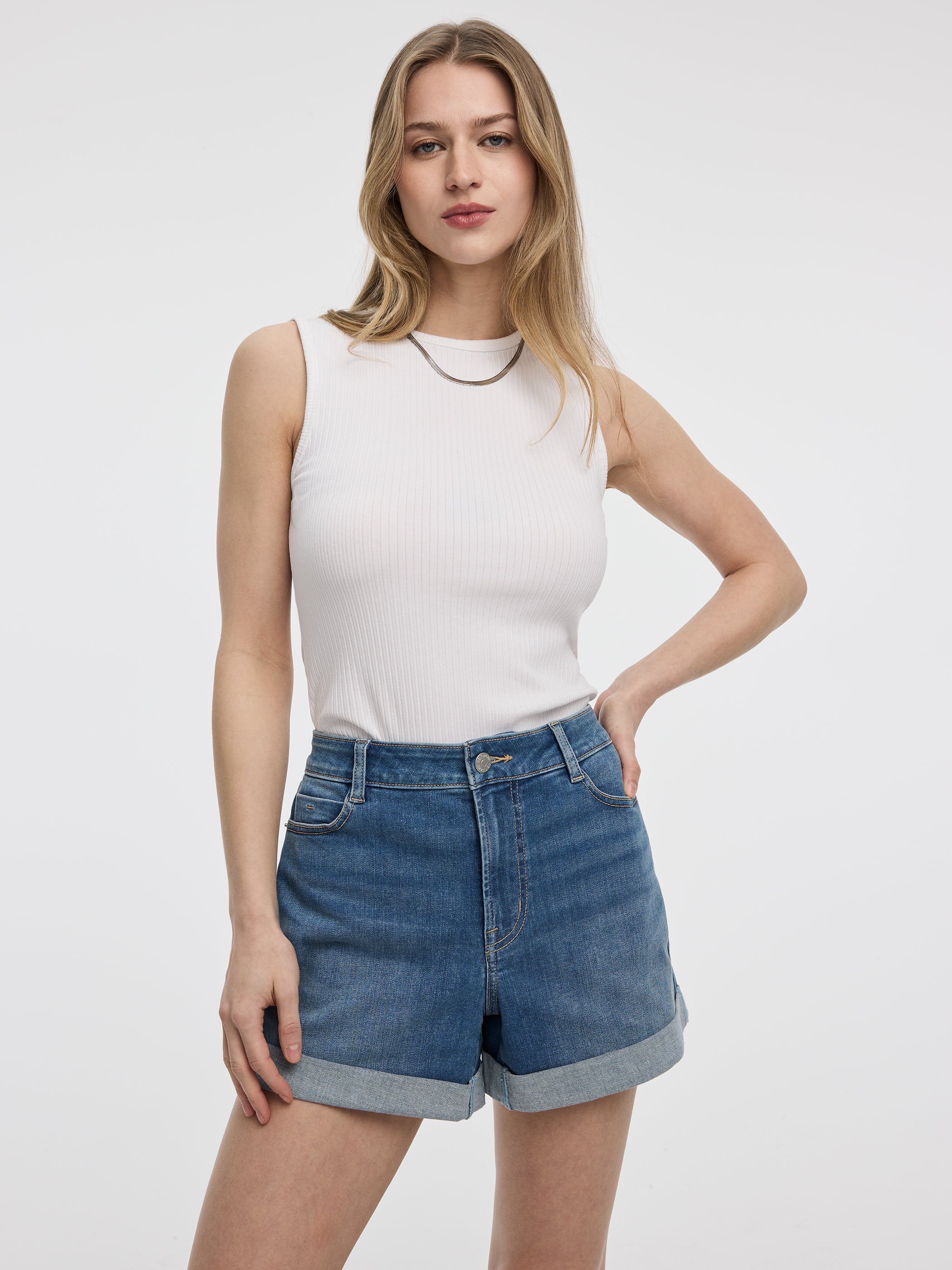 Jean court à jambe large et taille haute