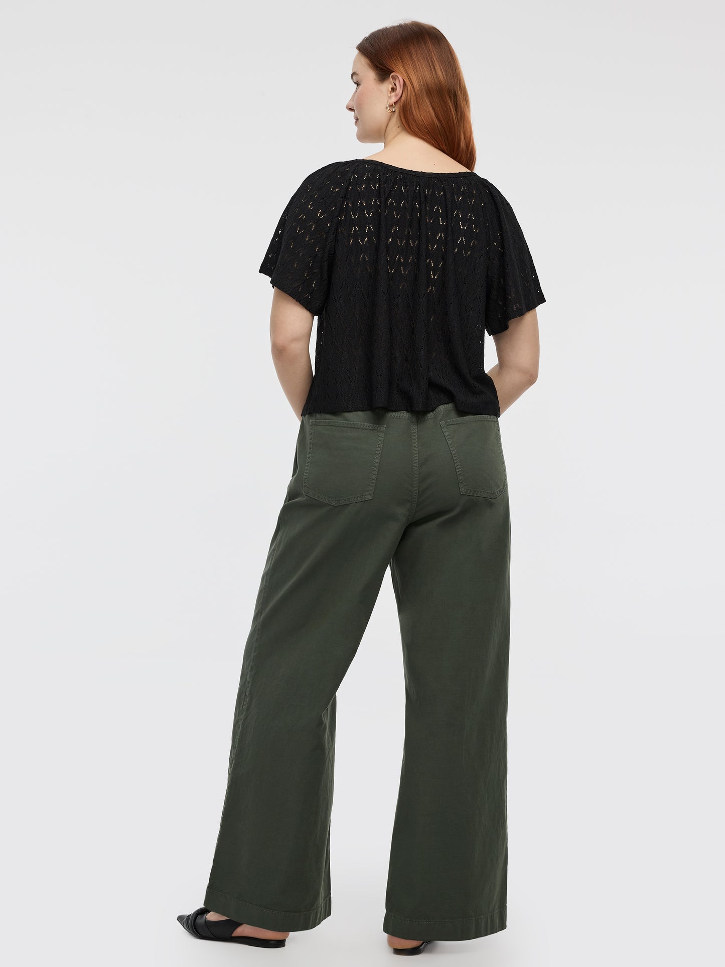 Blouse boutonnée à manches courtes à volants et col V 