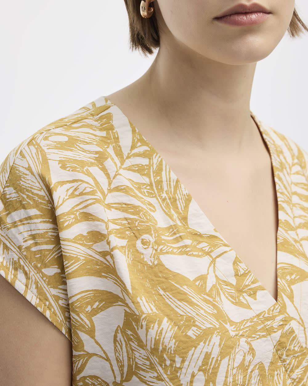 Haut à manches courtes et col V croisé