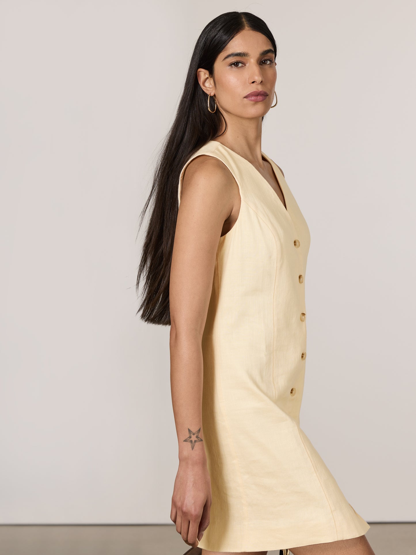 Sleeveless Buttoned-Down Mini Dress with V Neck Linen Blend | Reitmans Sleeveless Buttoned-Down Mini Dress with V Neck Linen Blend | Reitmans
