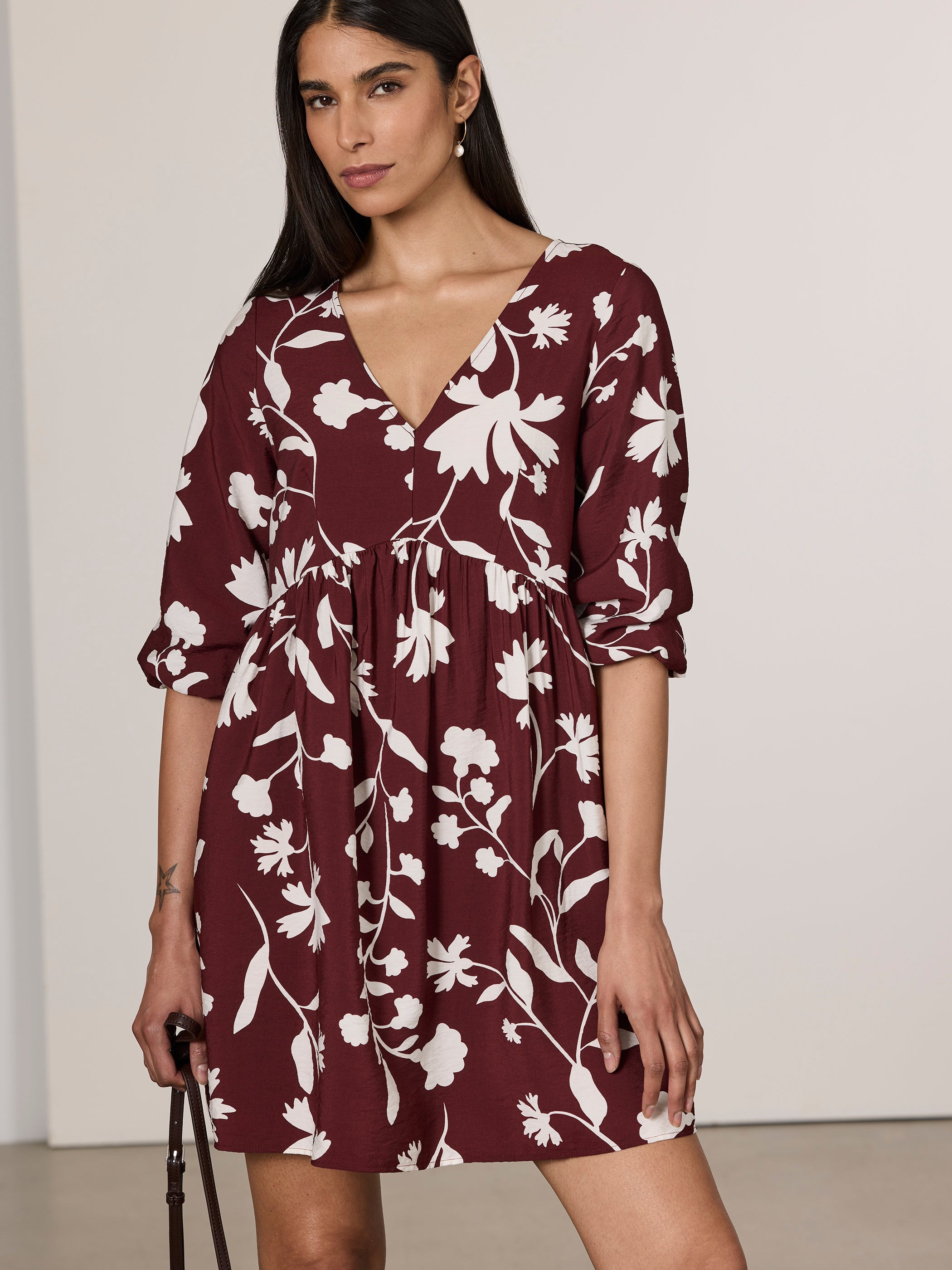 Robe à taille empire à manches longues et col V 