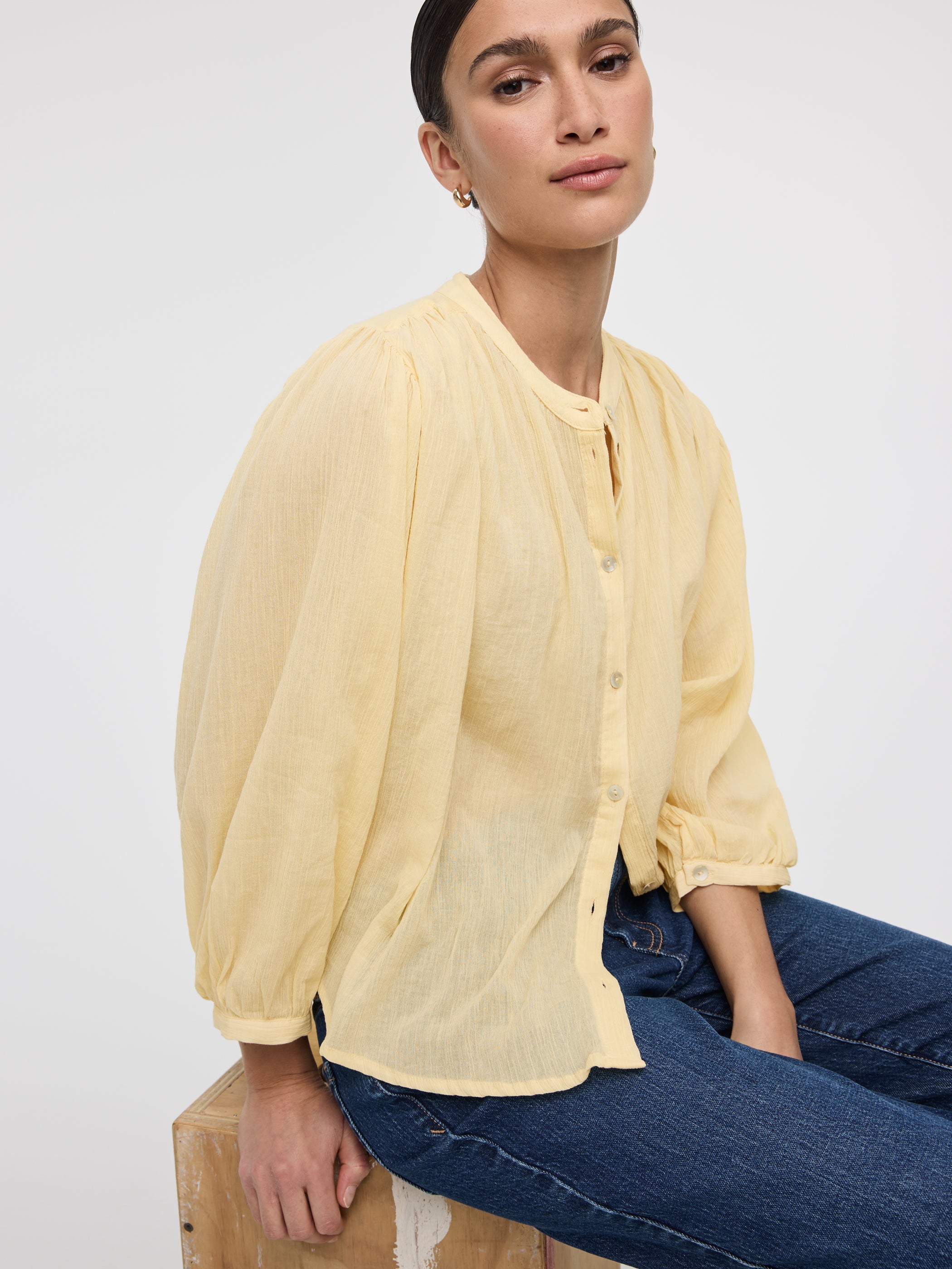 Blouse en gaze à boutonner à col rond