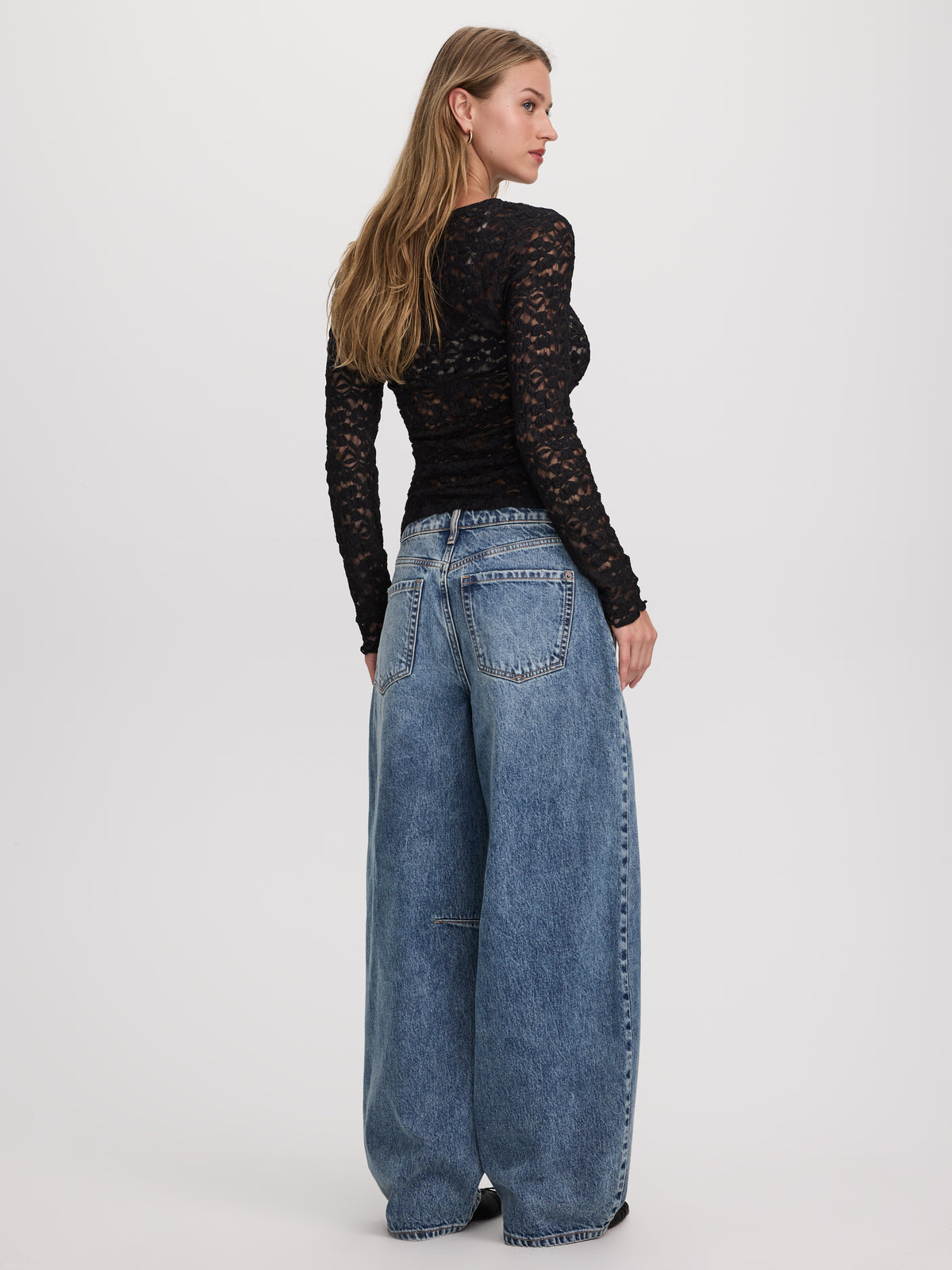 Mid-Rise Barrel Jean