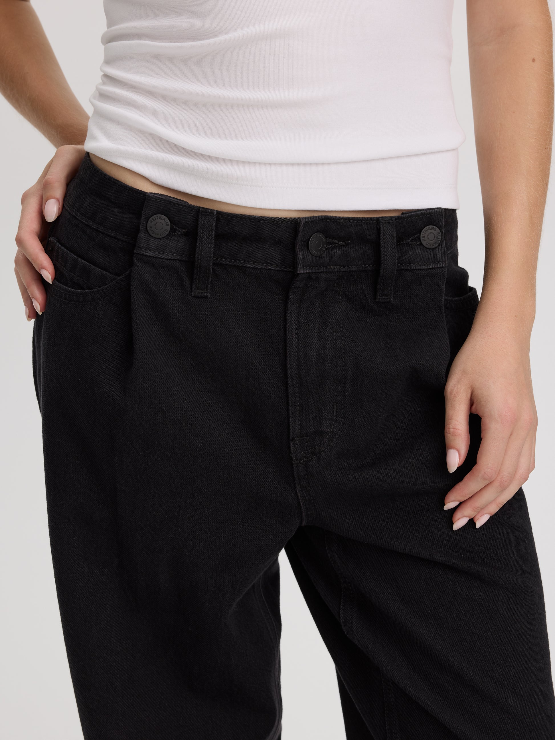 Mid-Rise Baggy Jean