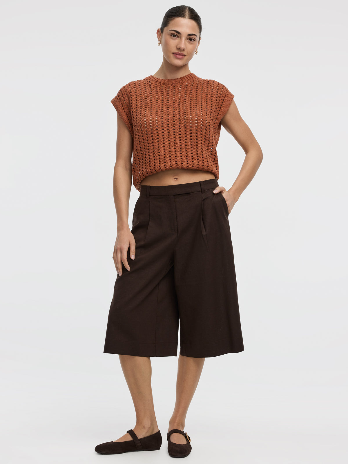 Linen-Blend Capri Pants