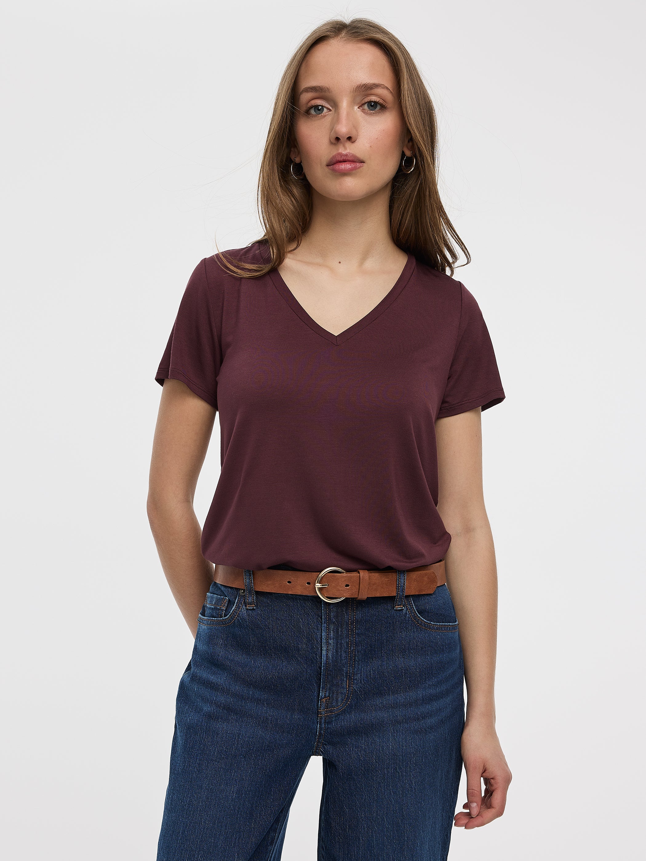 V-Neck Tee - R Essentials
