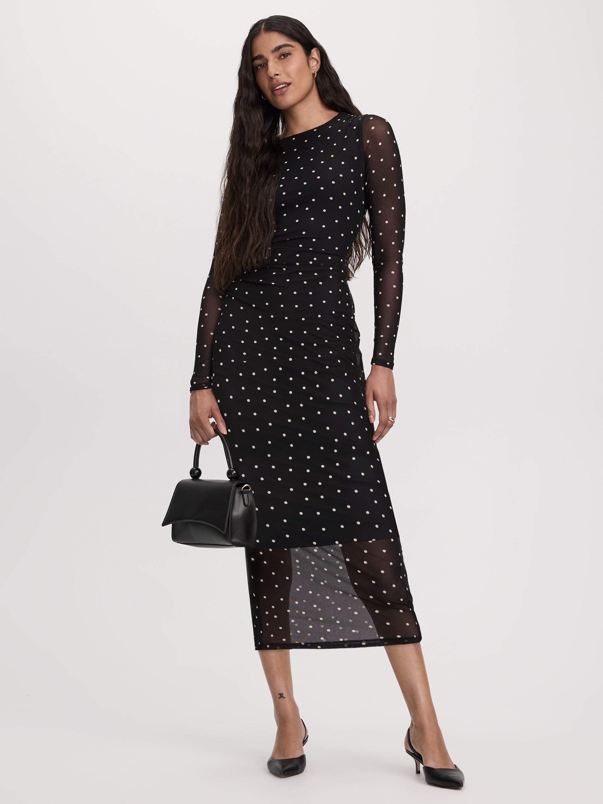 Robe midi en mesh à manches longues avec fronces latérales