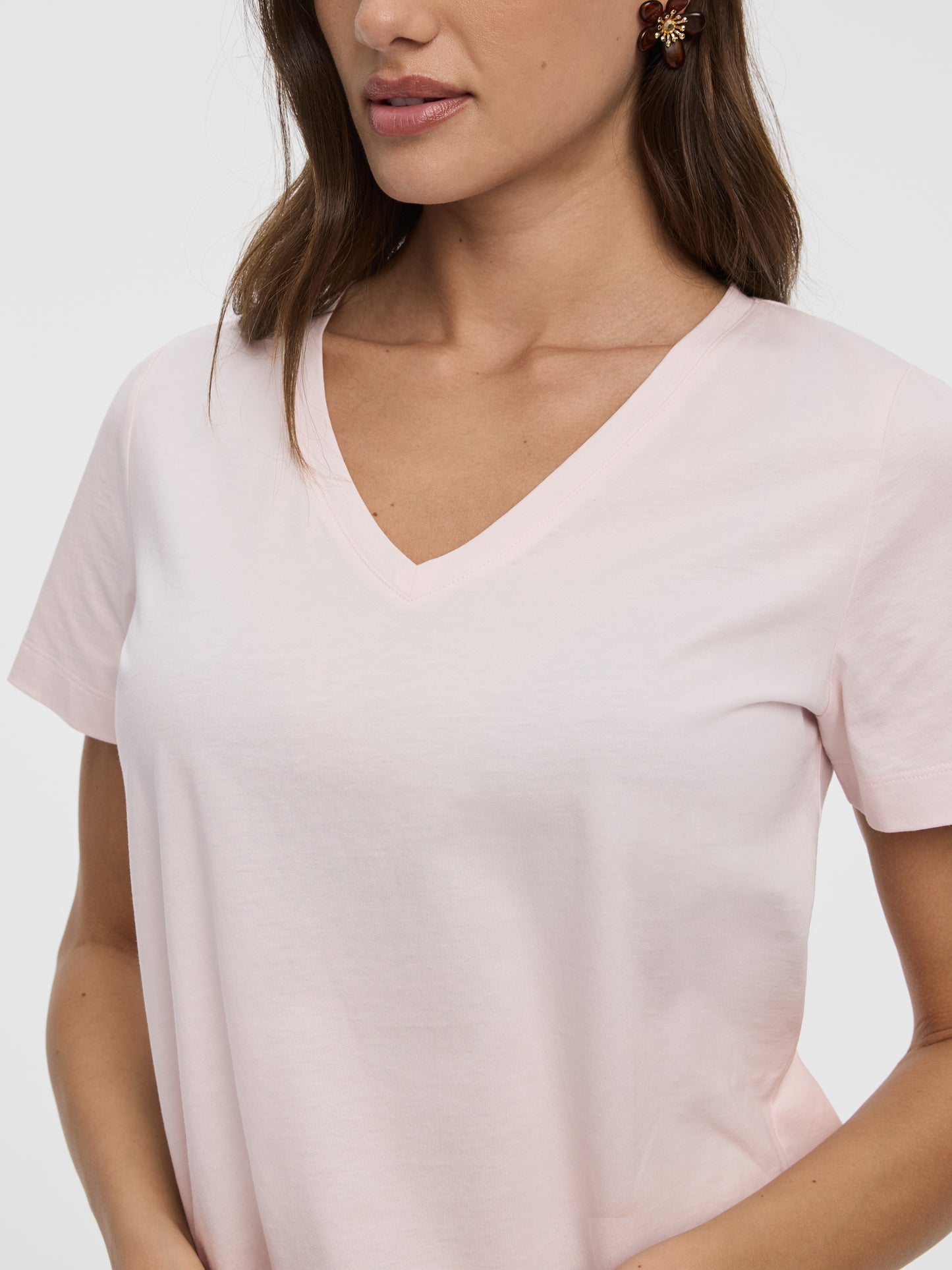 Boyfriend V-Neck T-Shirt - R Essentials