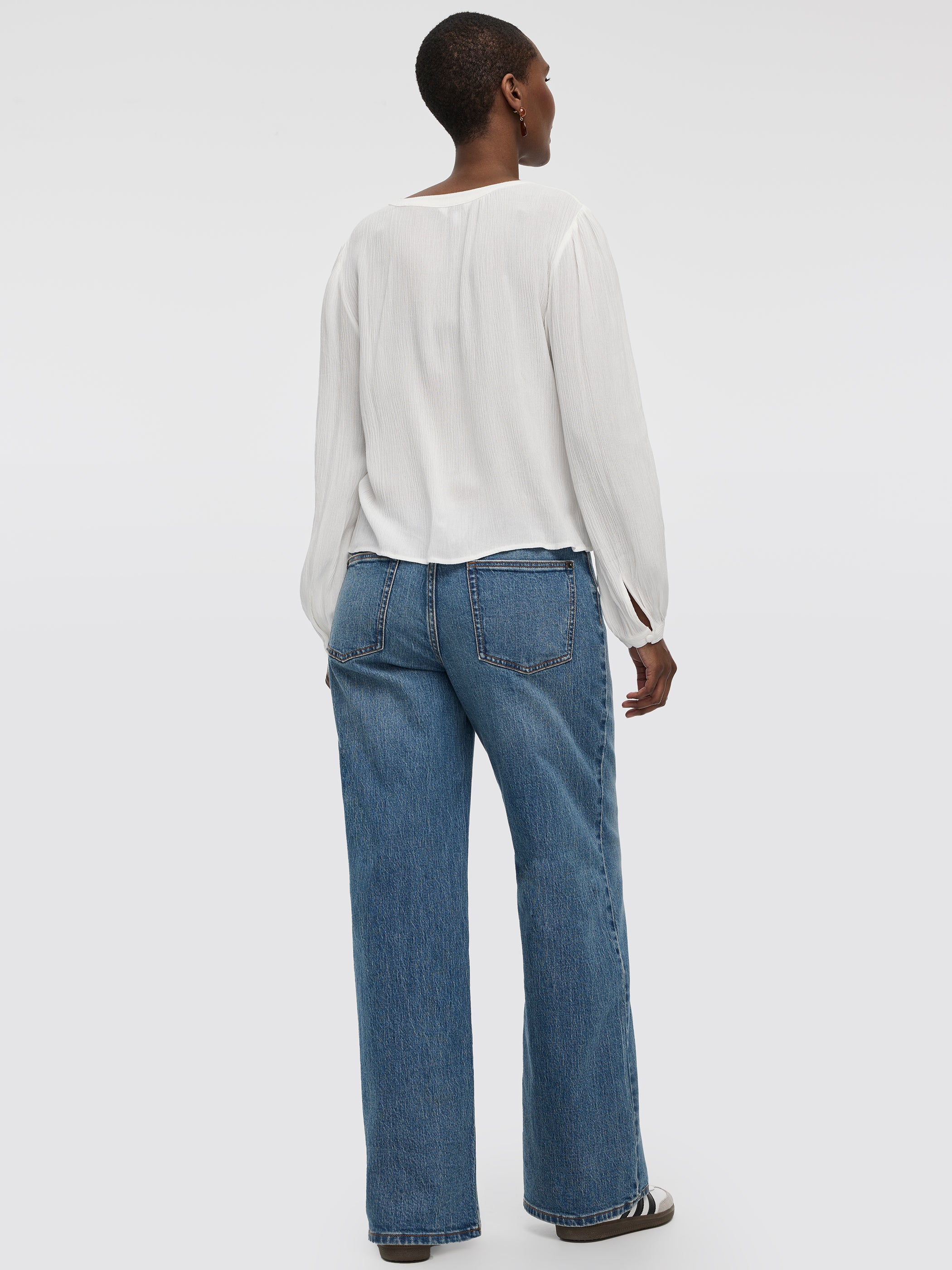 Blouse à manches longues et col fendu avec détails brodés