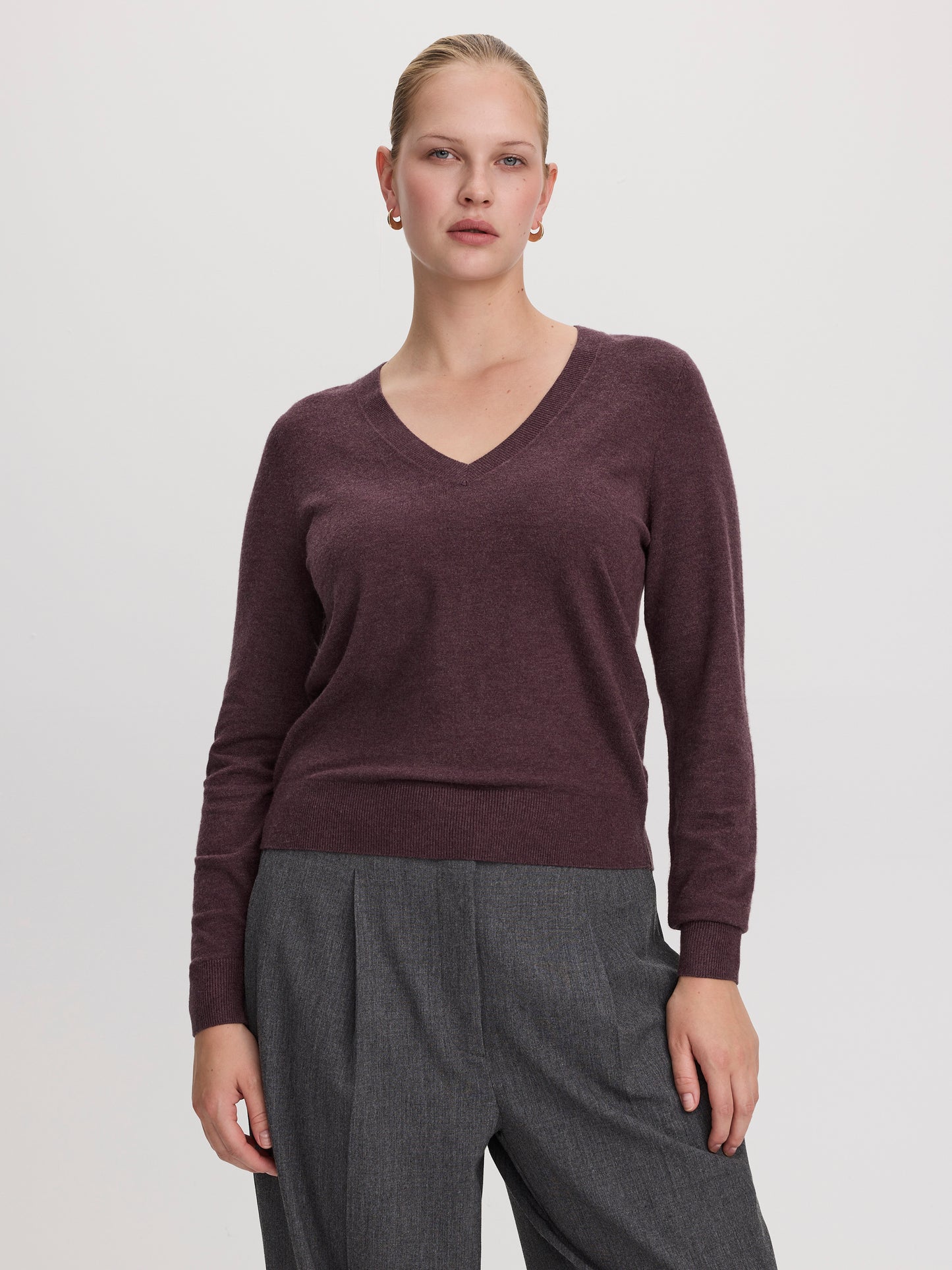 Pull à manches longues et col V - R Essentials