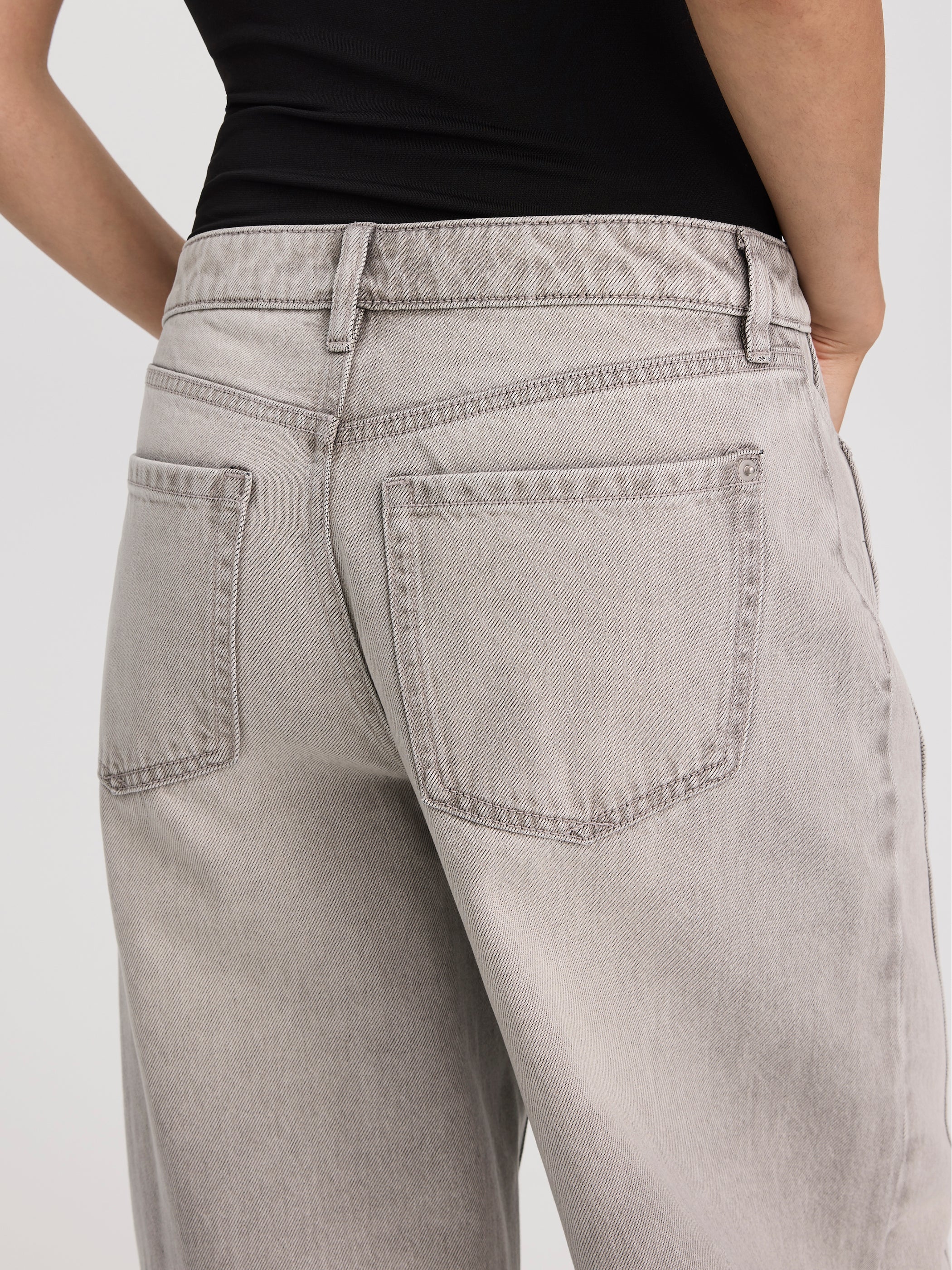 Mid-Rise Barrel Jean