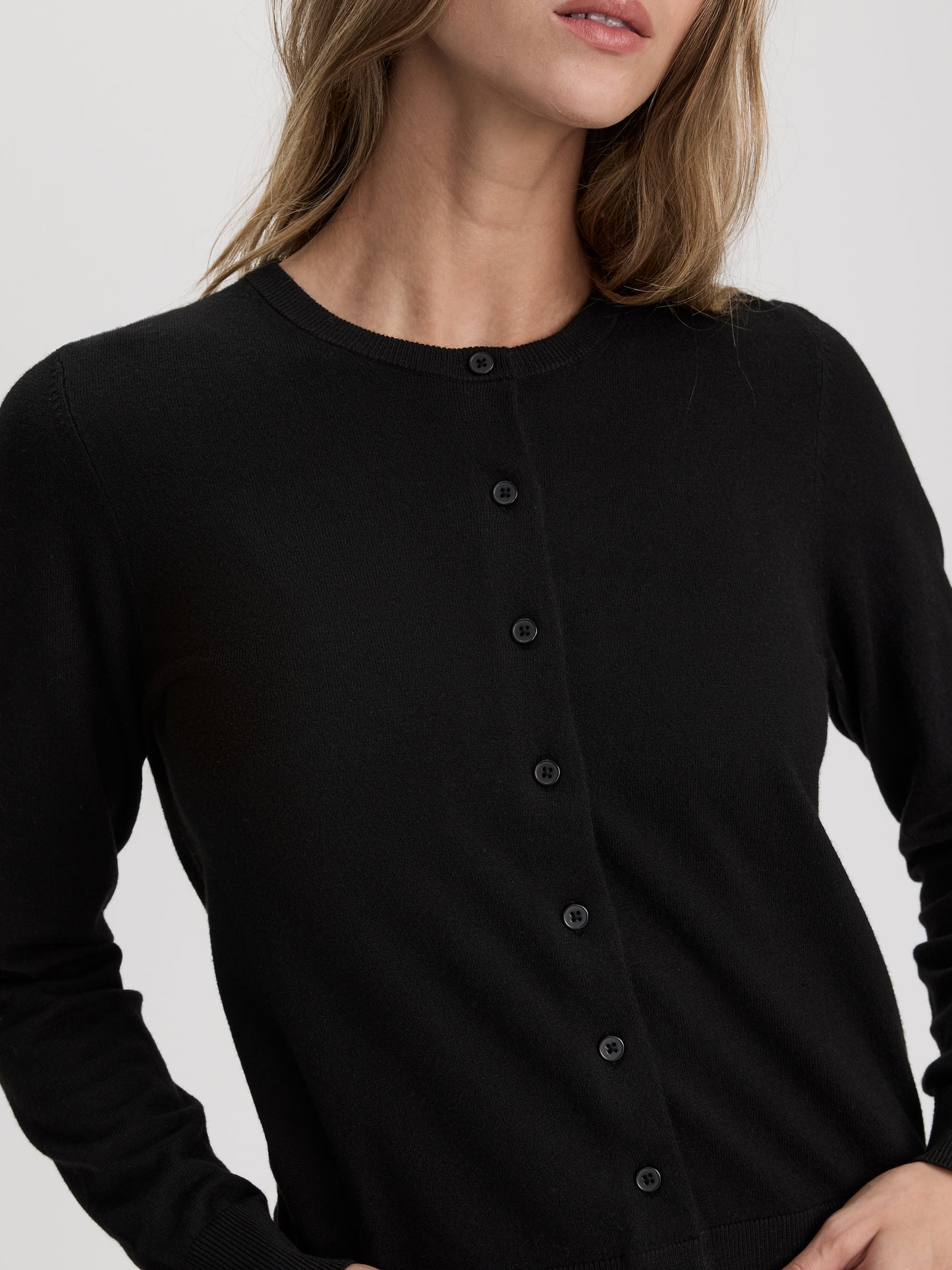 Crew-Neck Cardigan - R Essentials