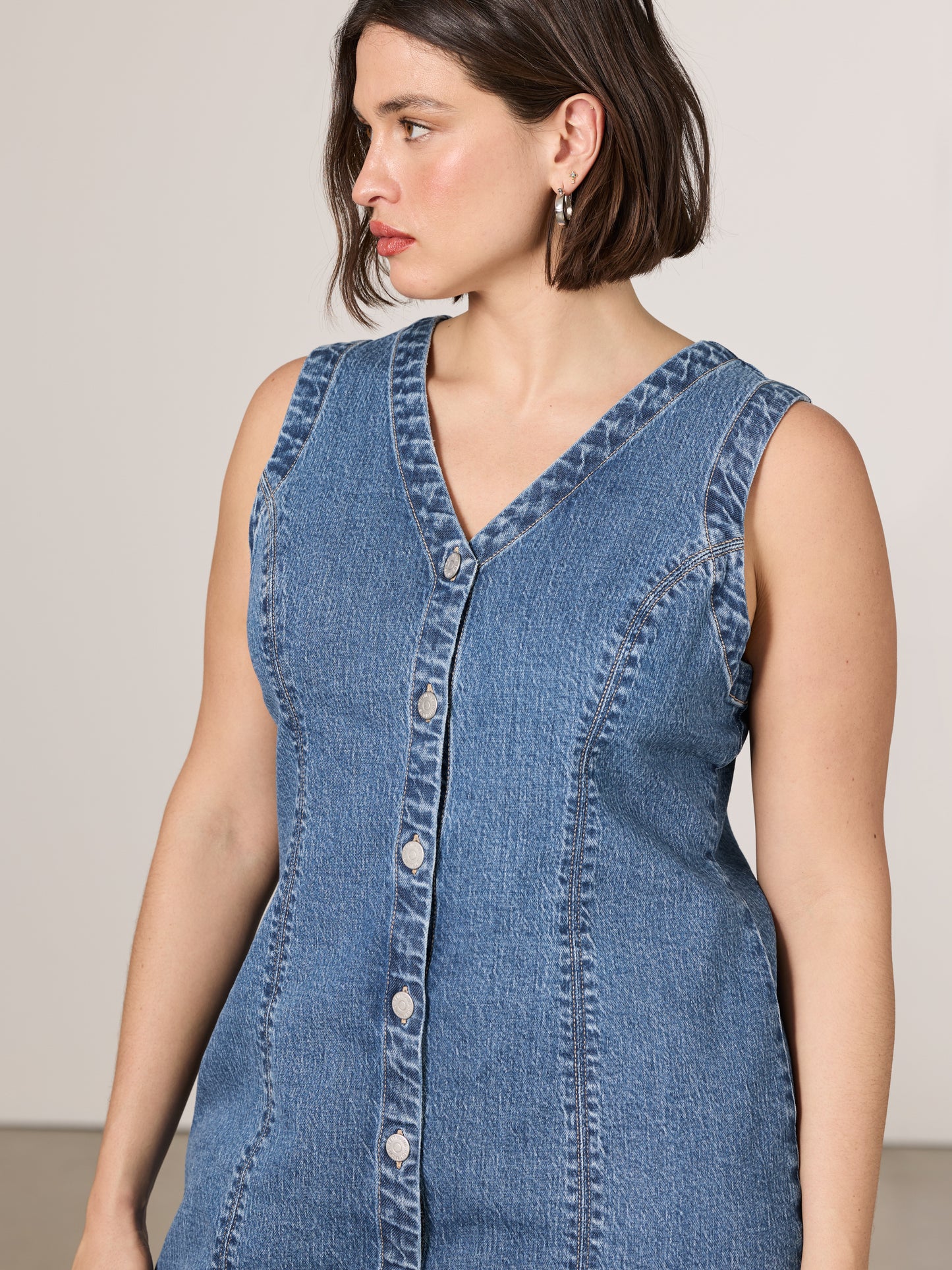Nobody's Child - Robe courte boutonnée en jean avec taille cintrée et manches ballon - Brut délavé Nobody's Child - Robe courte boutonnée en jean avec taille cintrée et manches ballon - Brut délavé