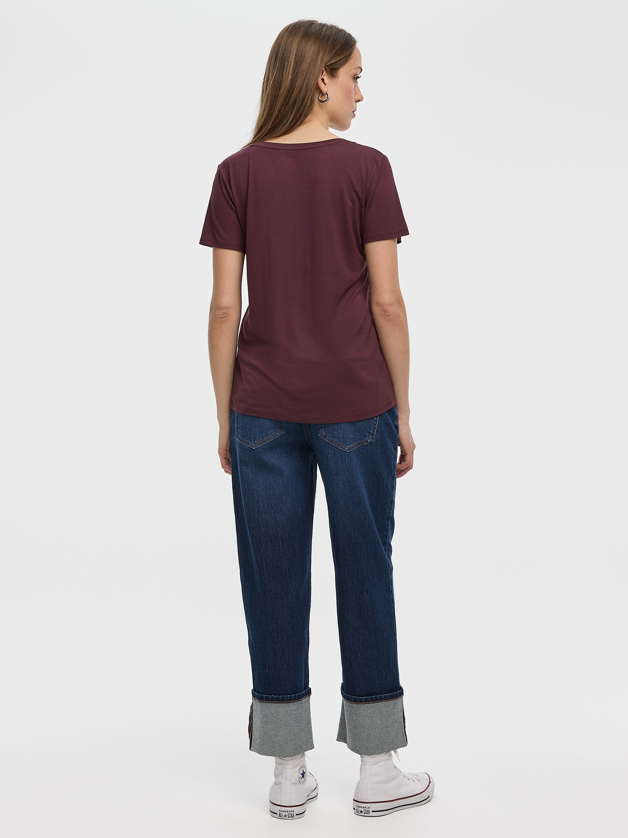 V-Neck Tee - R Essentials