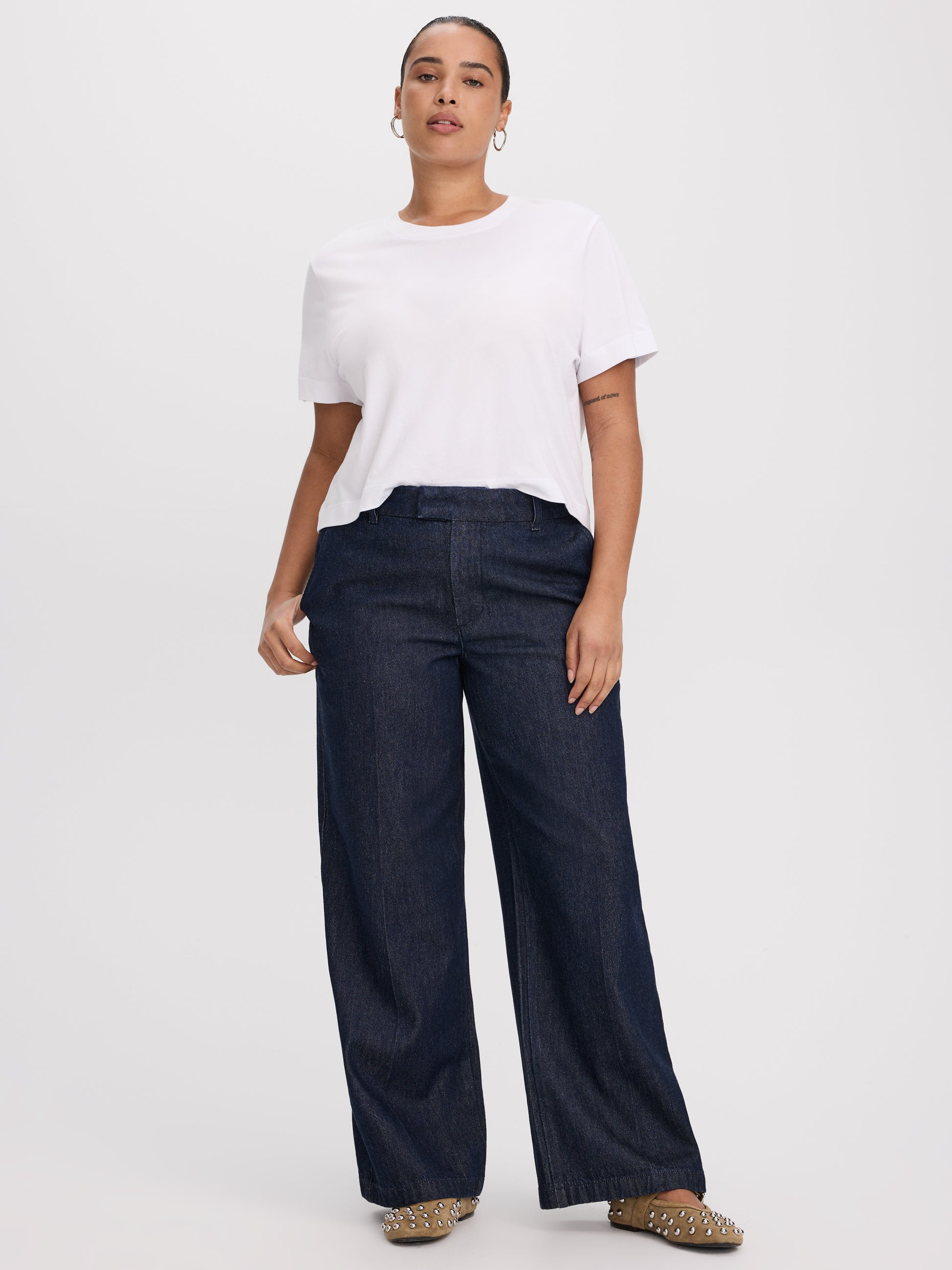 Wide-Leg Mid-Rise Denim Trousers - Curvy Fit
