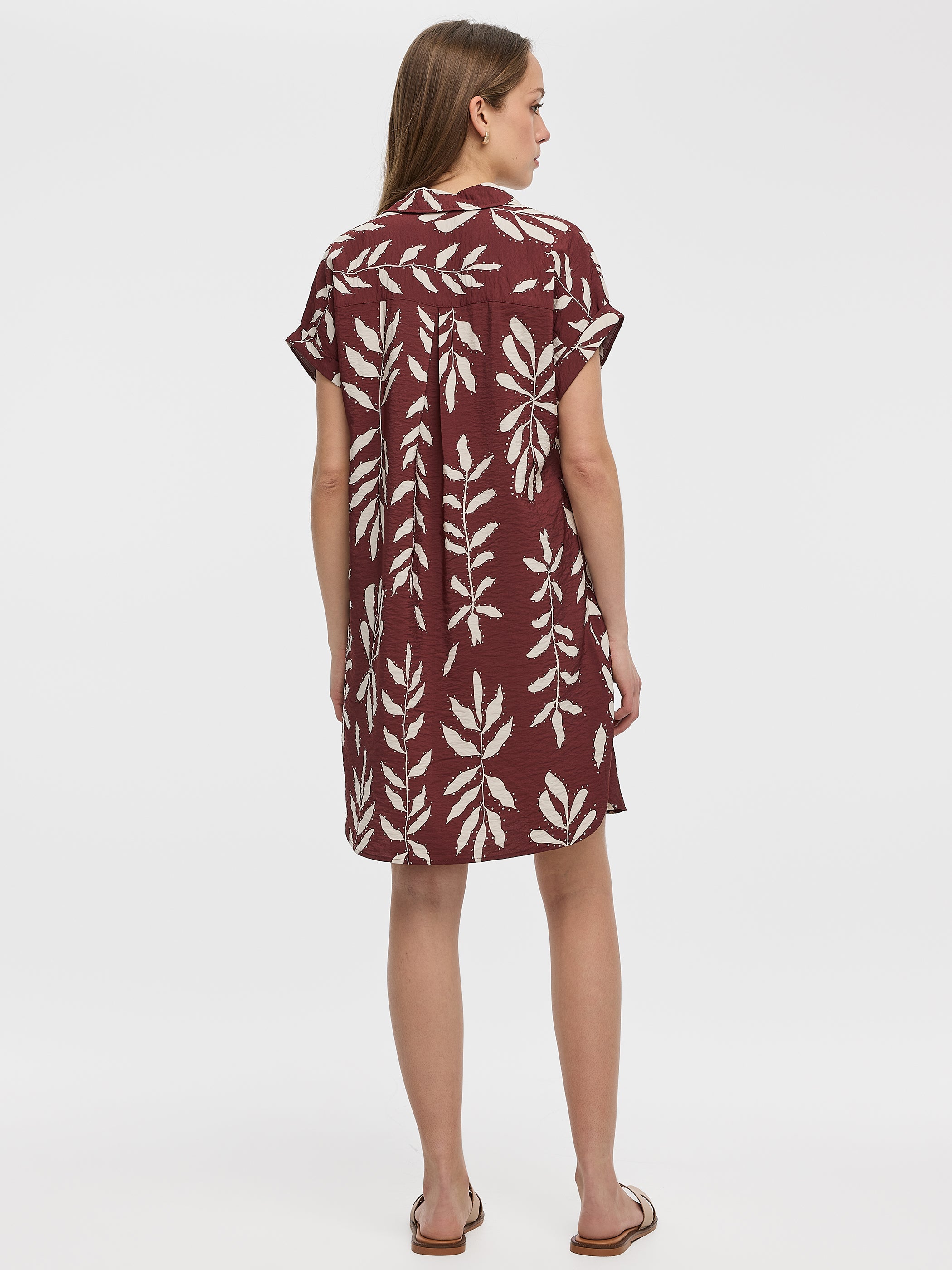 Robe droite à manches courtes