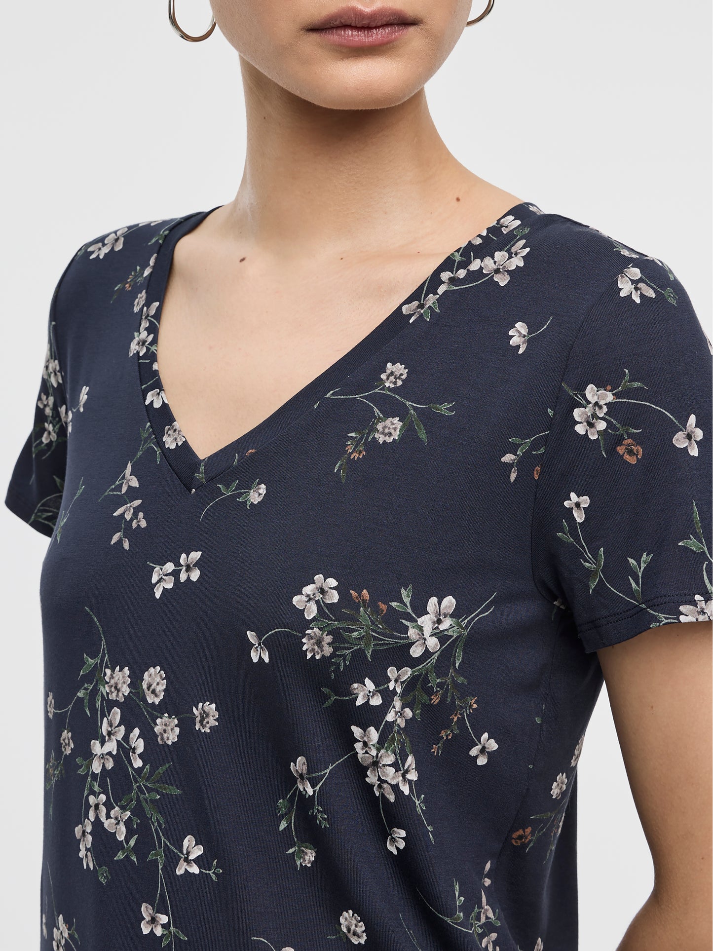 T-shirt à col V - R Essentiels