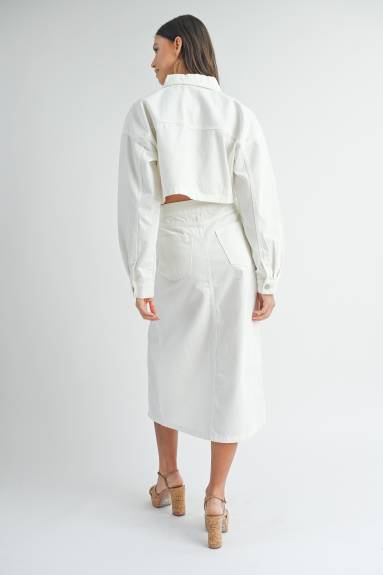 Ensemble veste courte en denim blanc et jupe fendue