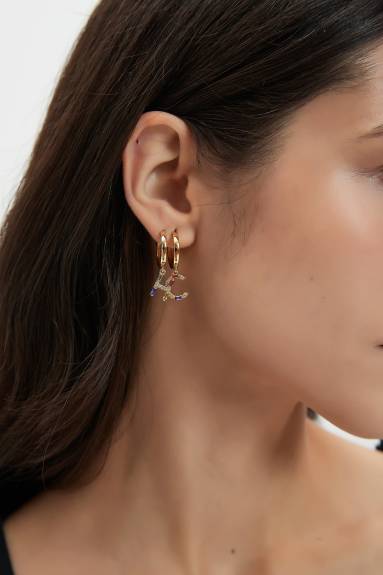 Classicharms-Boucles d'oreilles à pendentifs en or pavé avec une breloque initiale