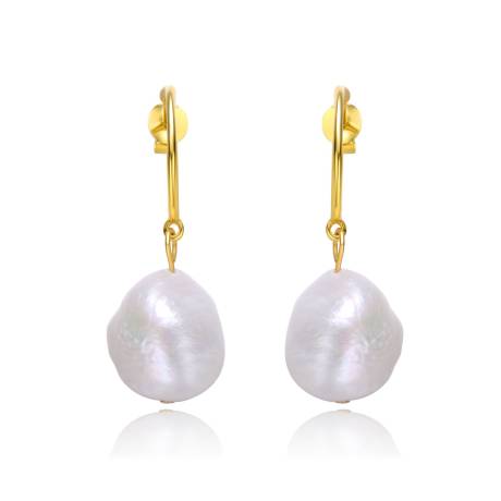 Genevive Boucles d'oreilles créoles en argent sterling plaqué or jaune 14 carats avec perles blanches ovales baroques pendantes