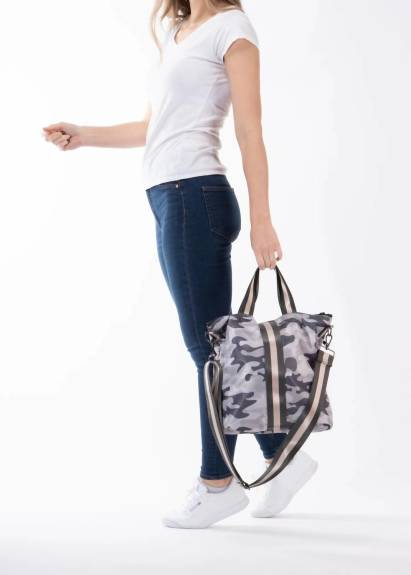 HAUTE SHORE - Women's Logan Safari Bag