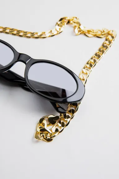 IN THE MOOD FOR LOVE - Caroline Bk Sunglasses With Chain