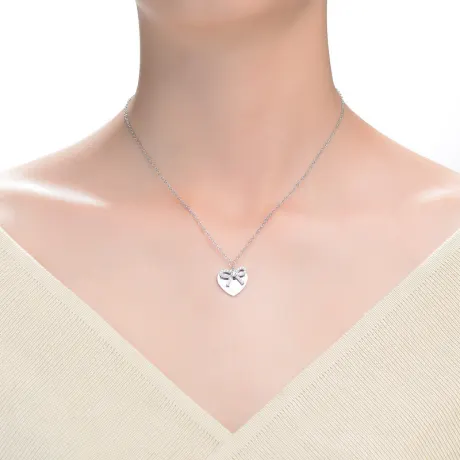 Nœud papillon plaqué or blanc sur collier pendentif en forme de coeur