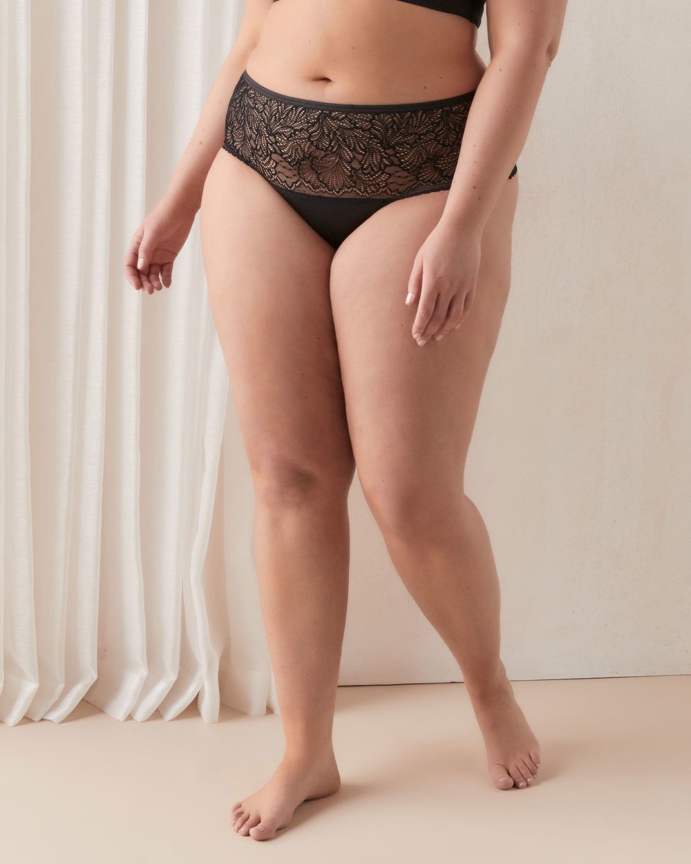 Boudoir Thong With All-Around Lace Band - Déesse Collection
